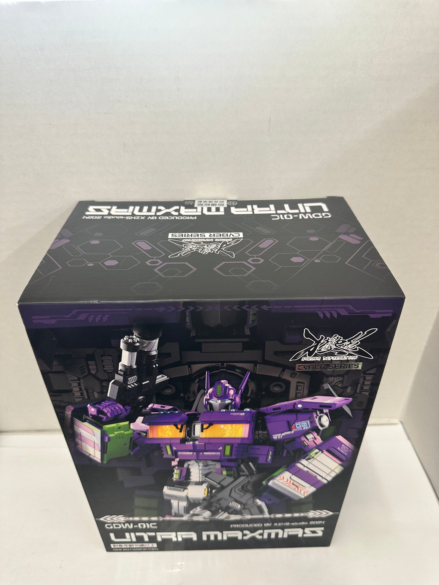 Strong Deformation Cyber Series GDW-01C Ultra Maxmas Figure