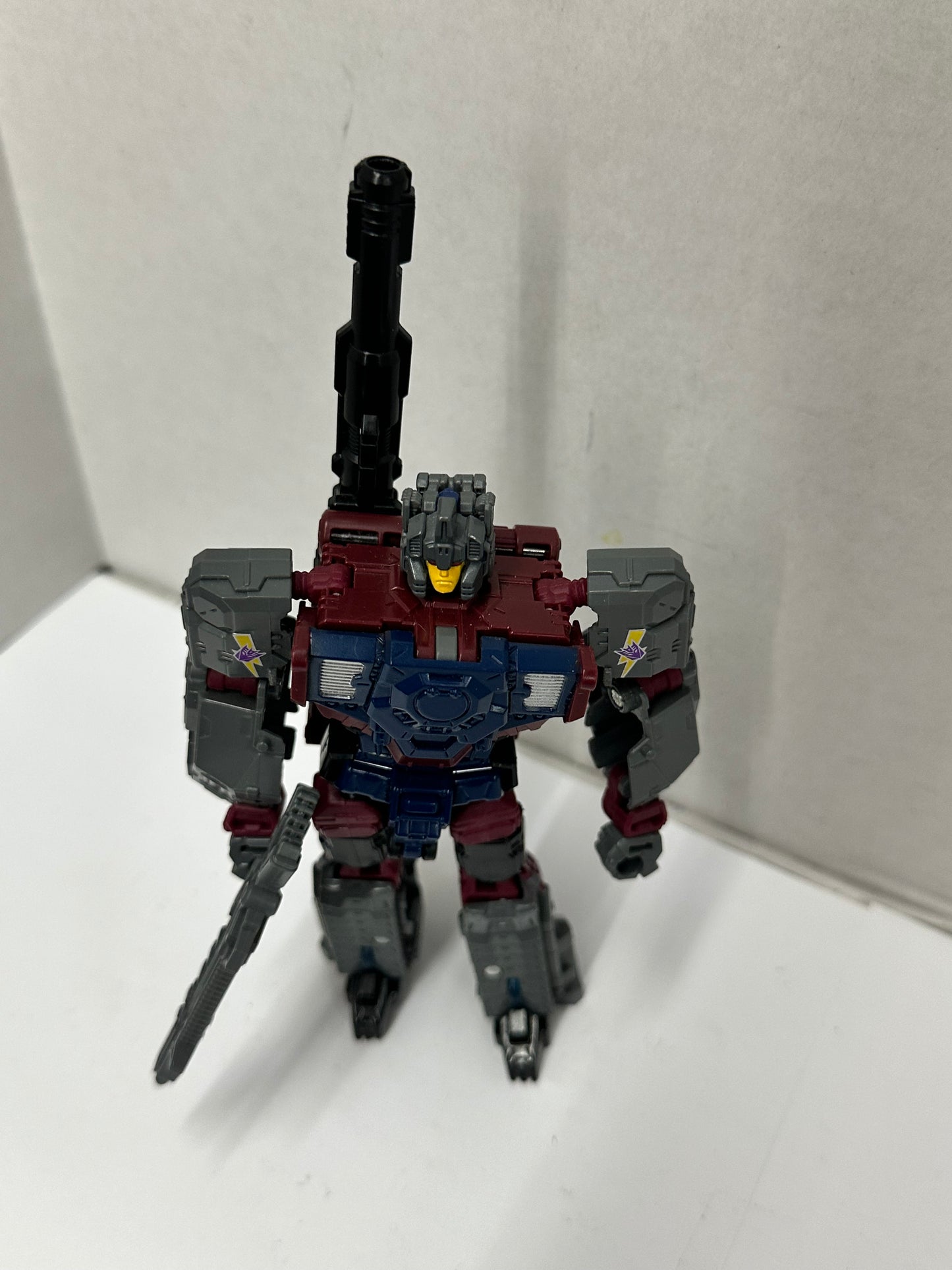Hasbro Transformers Generations Titans Return Deluxe Quake Tank Headmaster Chasm