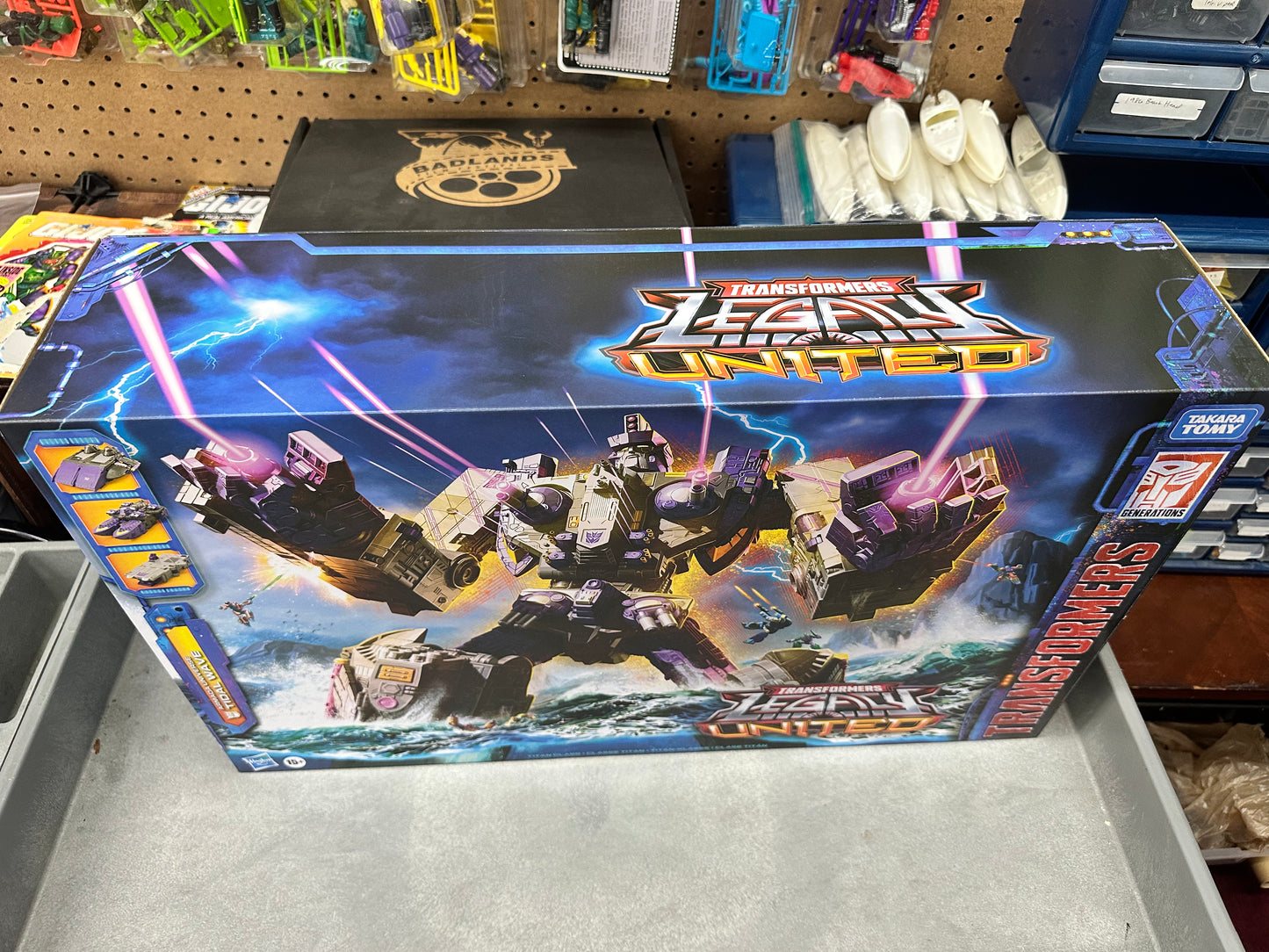 Hasbro Transformers Legacy United Titan Tidal Wave