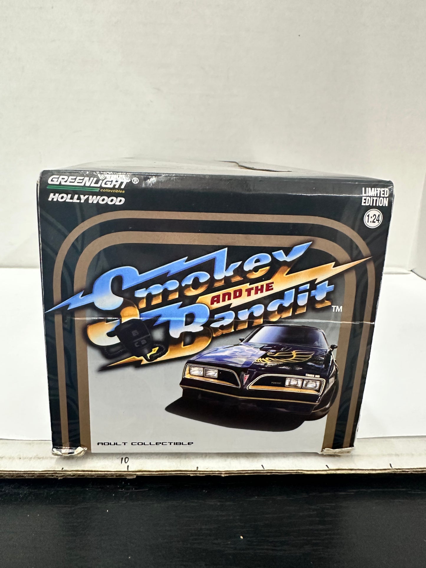Greenlight Hollywood - 1977 Pontiac Trans AM - SMOKEY AND THE BANDIT - 1:24