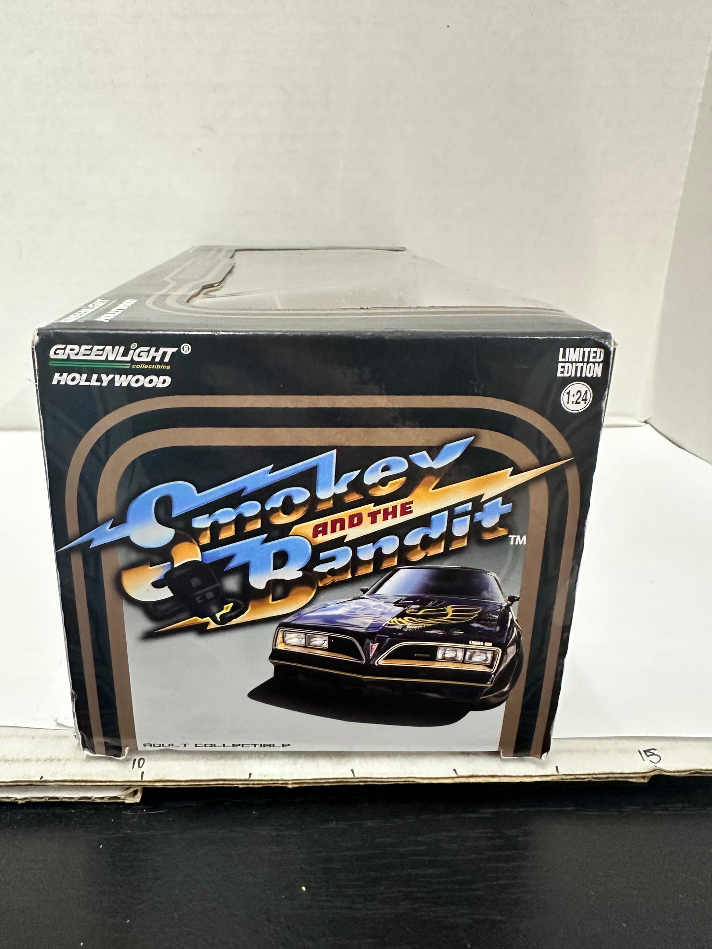 Greenlight Hollywood - 1977 Pontiac Trans AM - SMOKEY AND THE BANDIT - 1:24