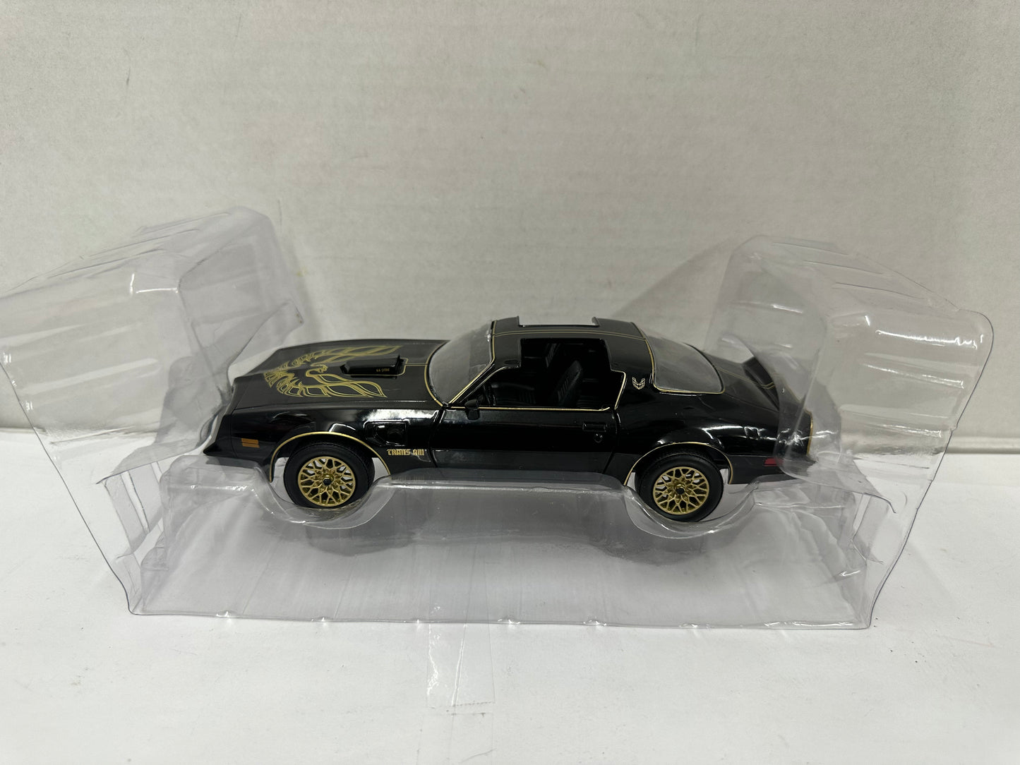 Greenlight Hollywood - 1977 Pontiac Trans AM - SMOKEY AND THE BANDIT - 1:24