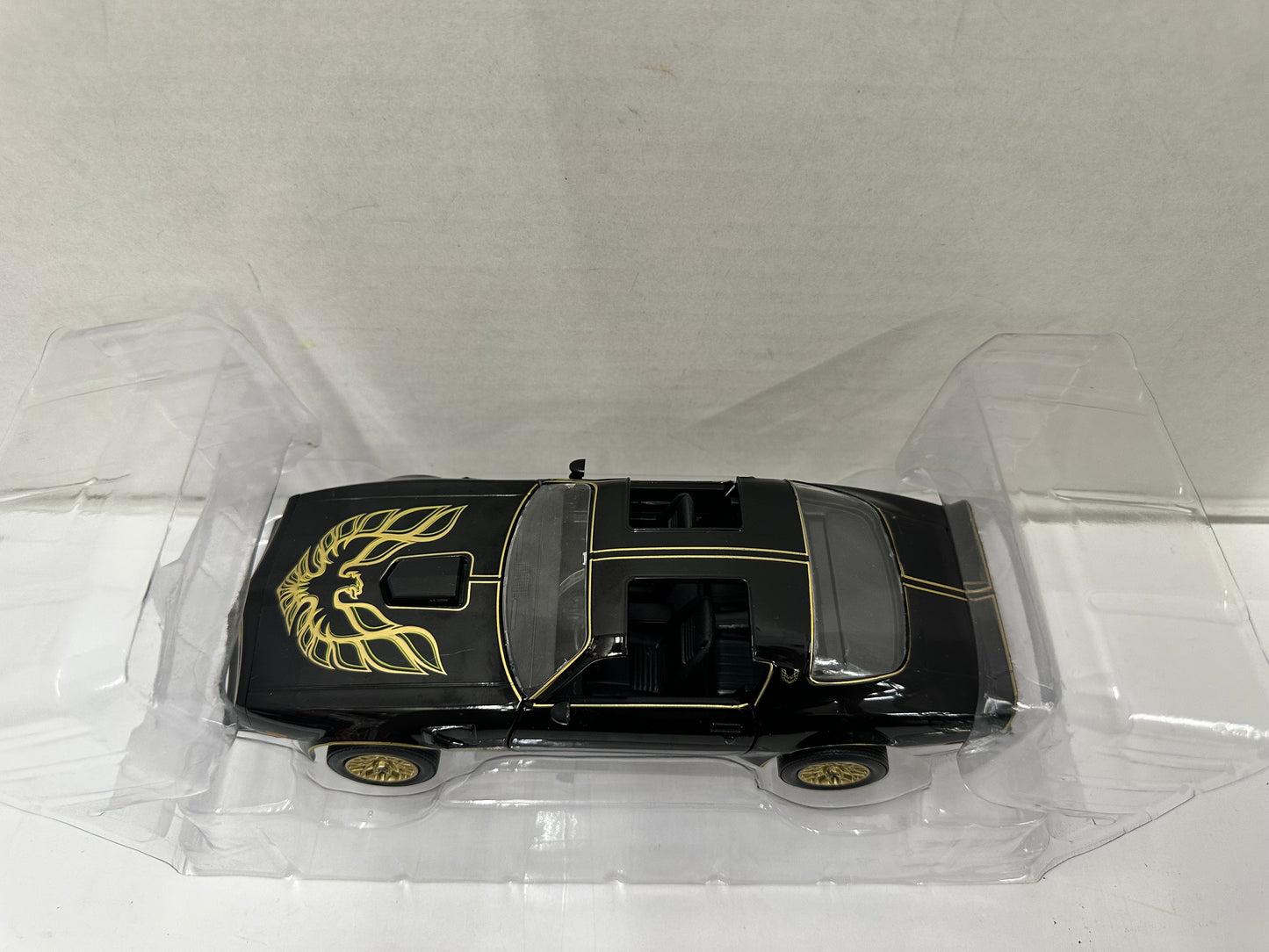 Greenlight Hollywood - 1977 Pontiac Trans AM - SMOKEY AND THE BANDIT - 1:24