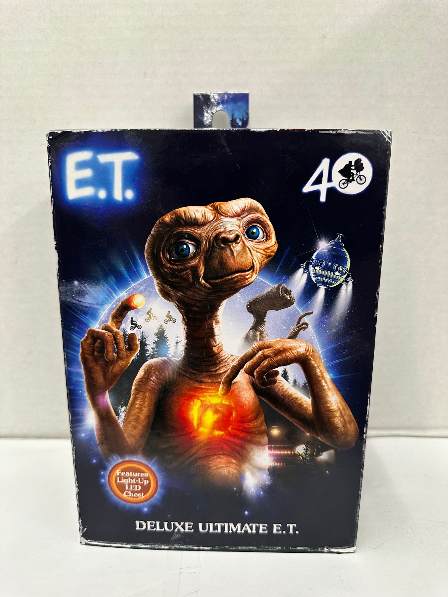 NECA E.T. The Extra Terrestrial 40th Anniversary Light Up Deluxe Figure