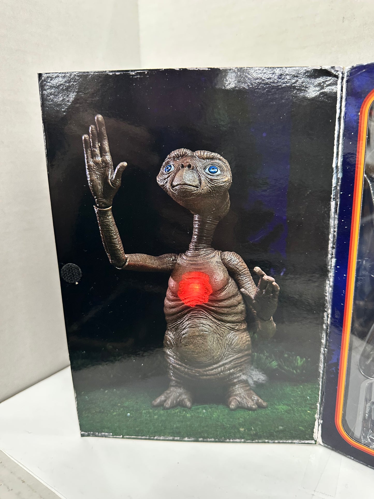 NECA E.T. The Extra Terrestrial 40th Anniversary Light Up Deluxe Figure