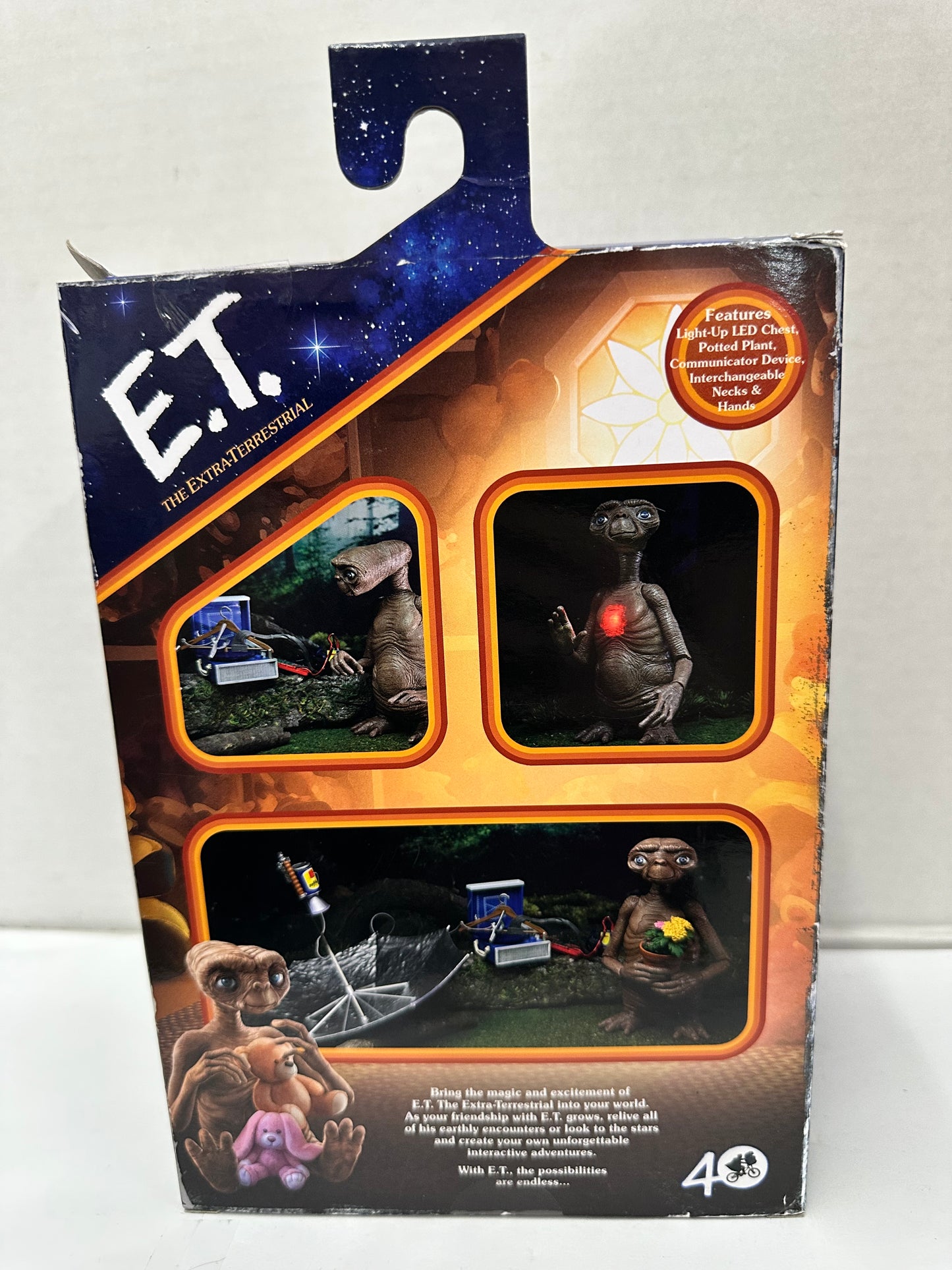 NECA E.T. The Extra Terrestrial 40th Anniversary Light Up Deluxe Figure