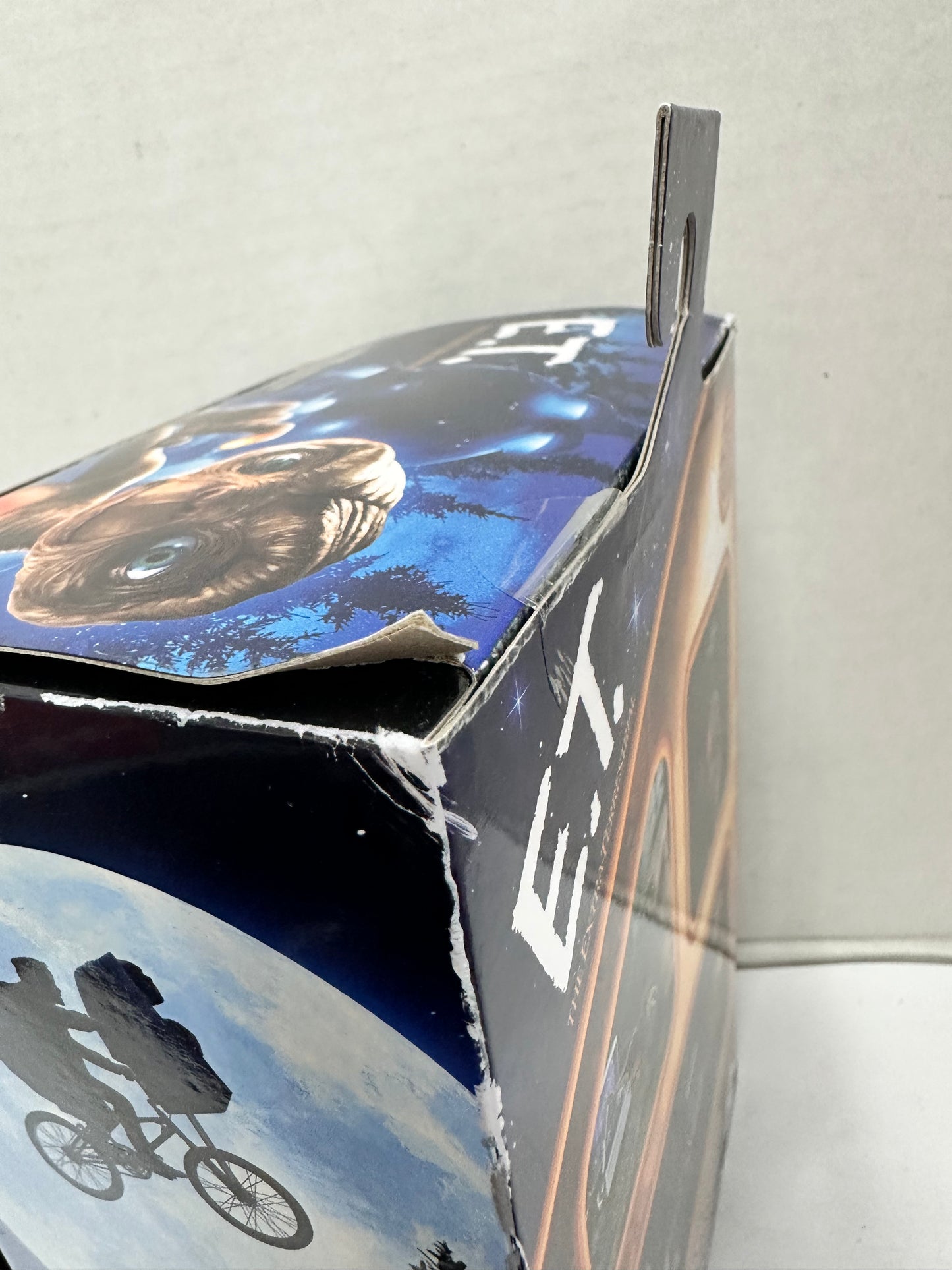 NECA E.T. The Extra Terrestrial 40th Anniversary Light Up Deluxe Figure