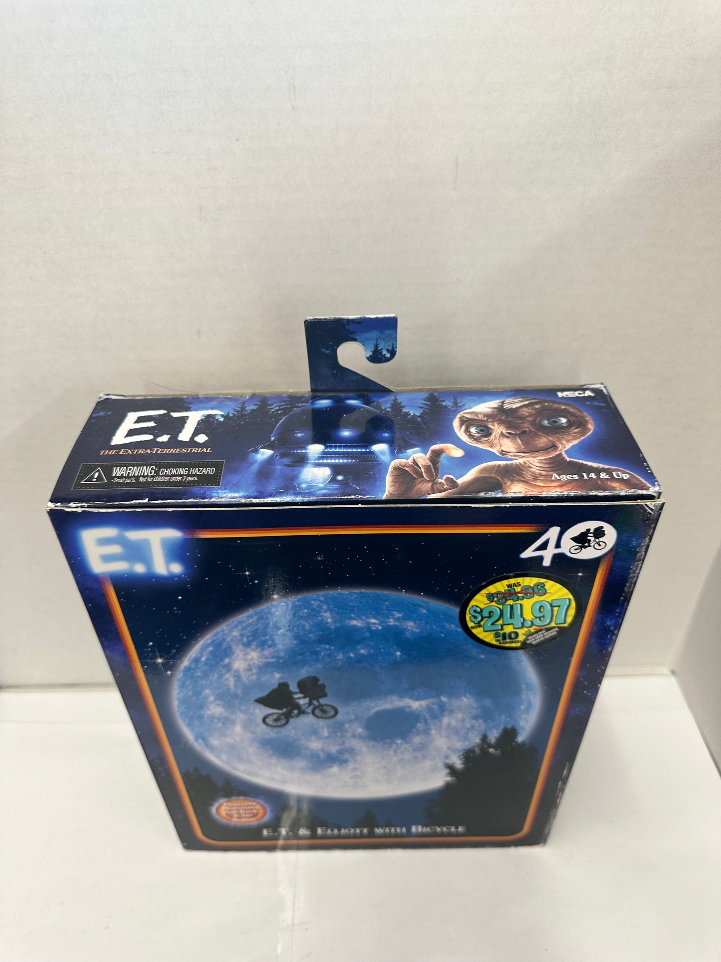 NECA E.T The Extra-Terrestrial 40th Elliott and E.T. on Bicycle, Pull-N-Go