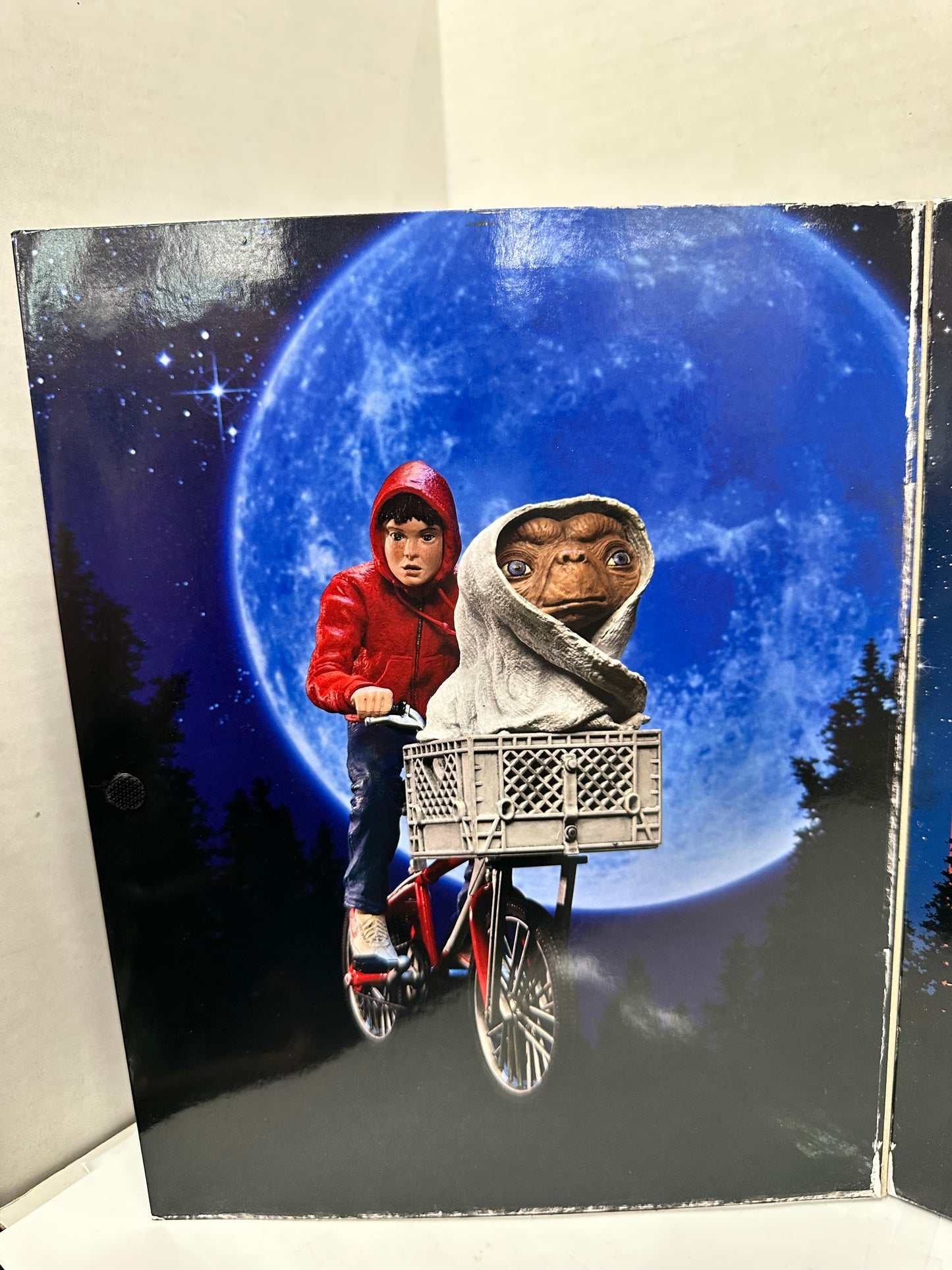 NECA E.T The Extra-Terrestrial 40th Elliott and E.T. on Bicycle, Pull-N-Go