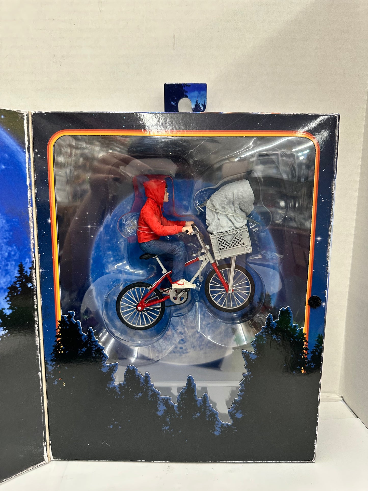 NECA E.T The Extra-Terrestrial 40th Elliott and E.T. on Bicycle, Pull-N-Go