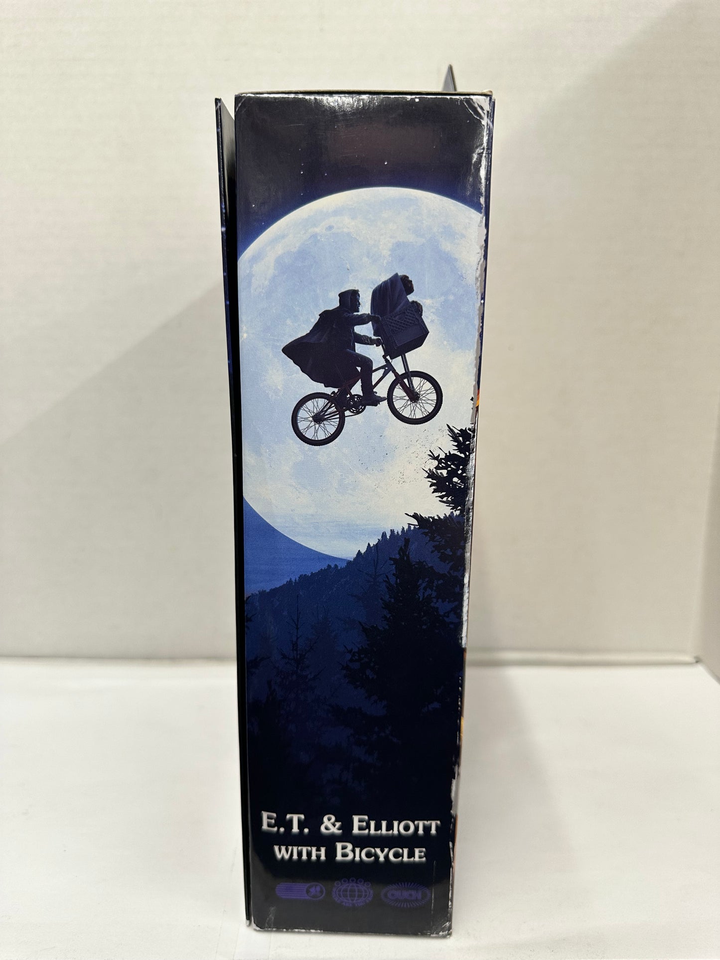 NECA E.T The Extra-Terrestrial 40th Elliott and E.T. on Bicycle, Pull-N-Go