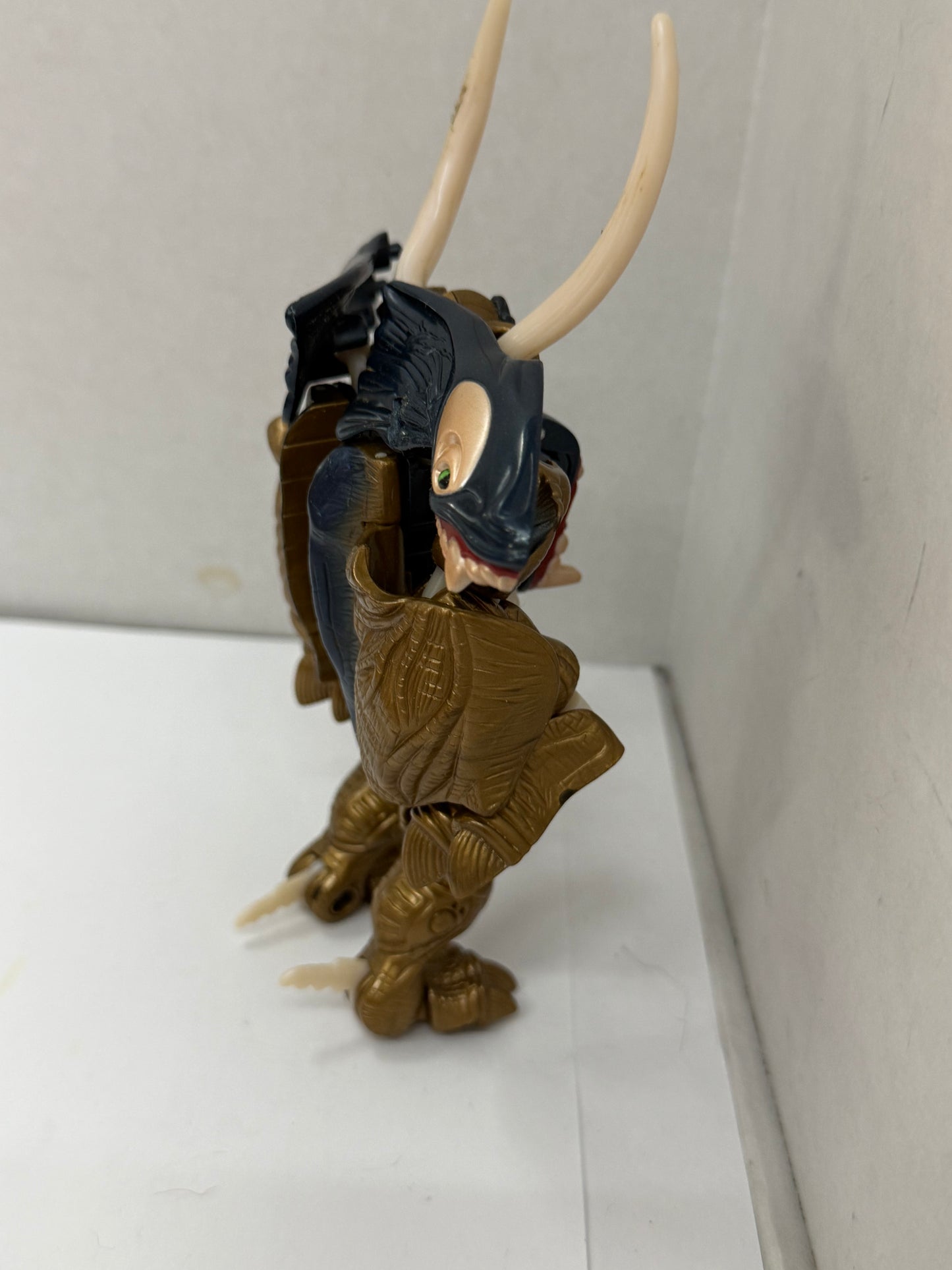 Transformers BEAST WARS Fuzors Deluxe Class TORCA - Incomplete