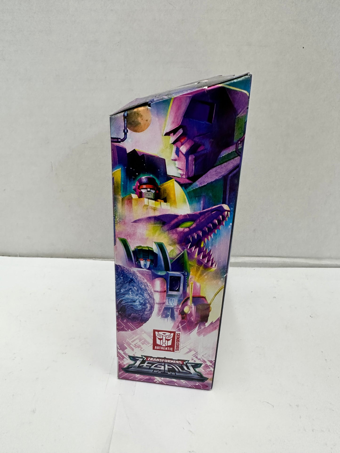 Transformers Legacy Deluxe Class Kickback Figure