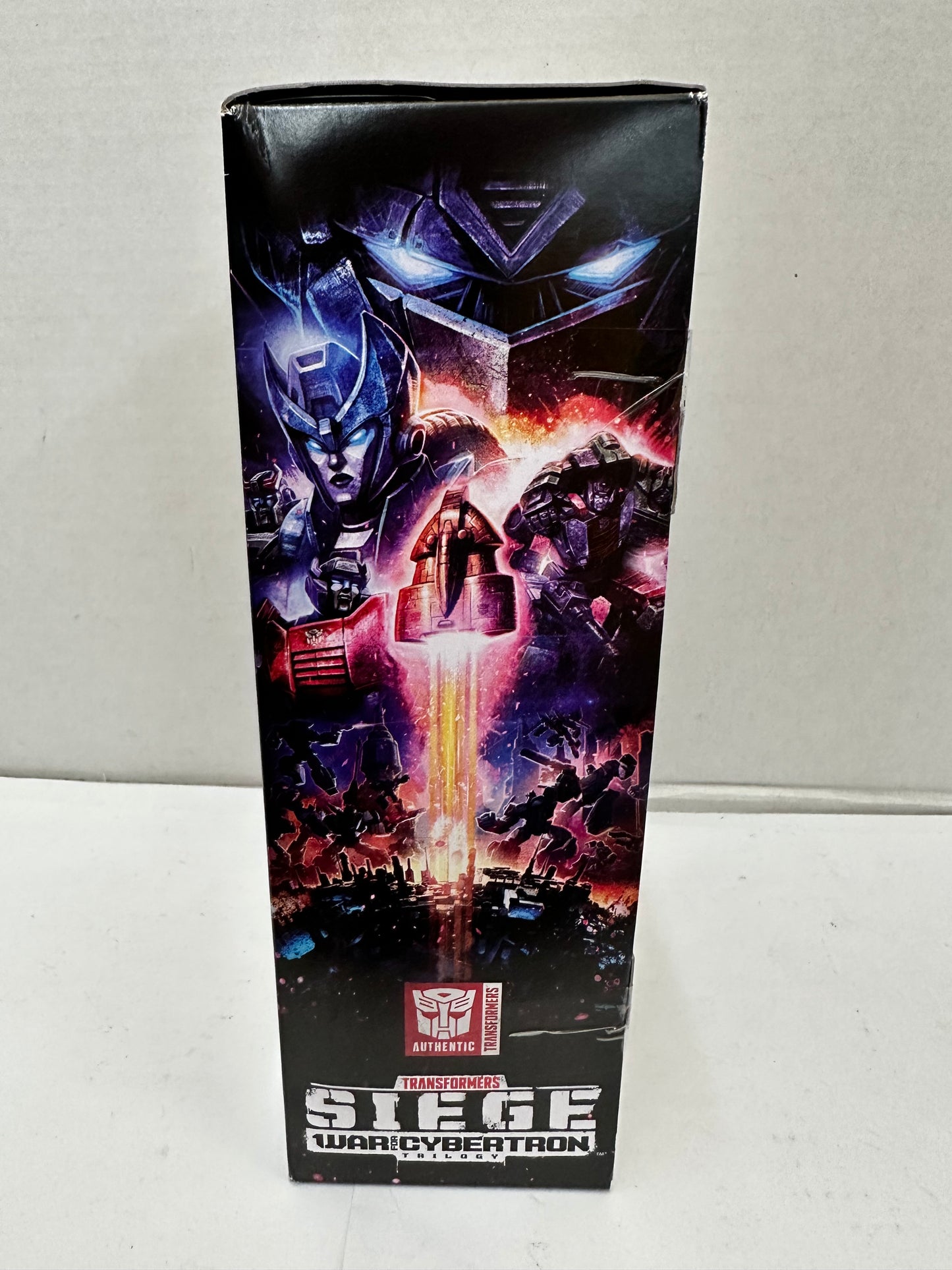 Transformers Generations War for Cybertron: Siege Voyager Class Optimus Prime