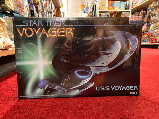 Vintage 1995 Monogram Star Trek Voyager U.S.S Voyager Model Kit 3604