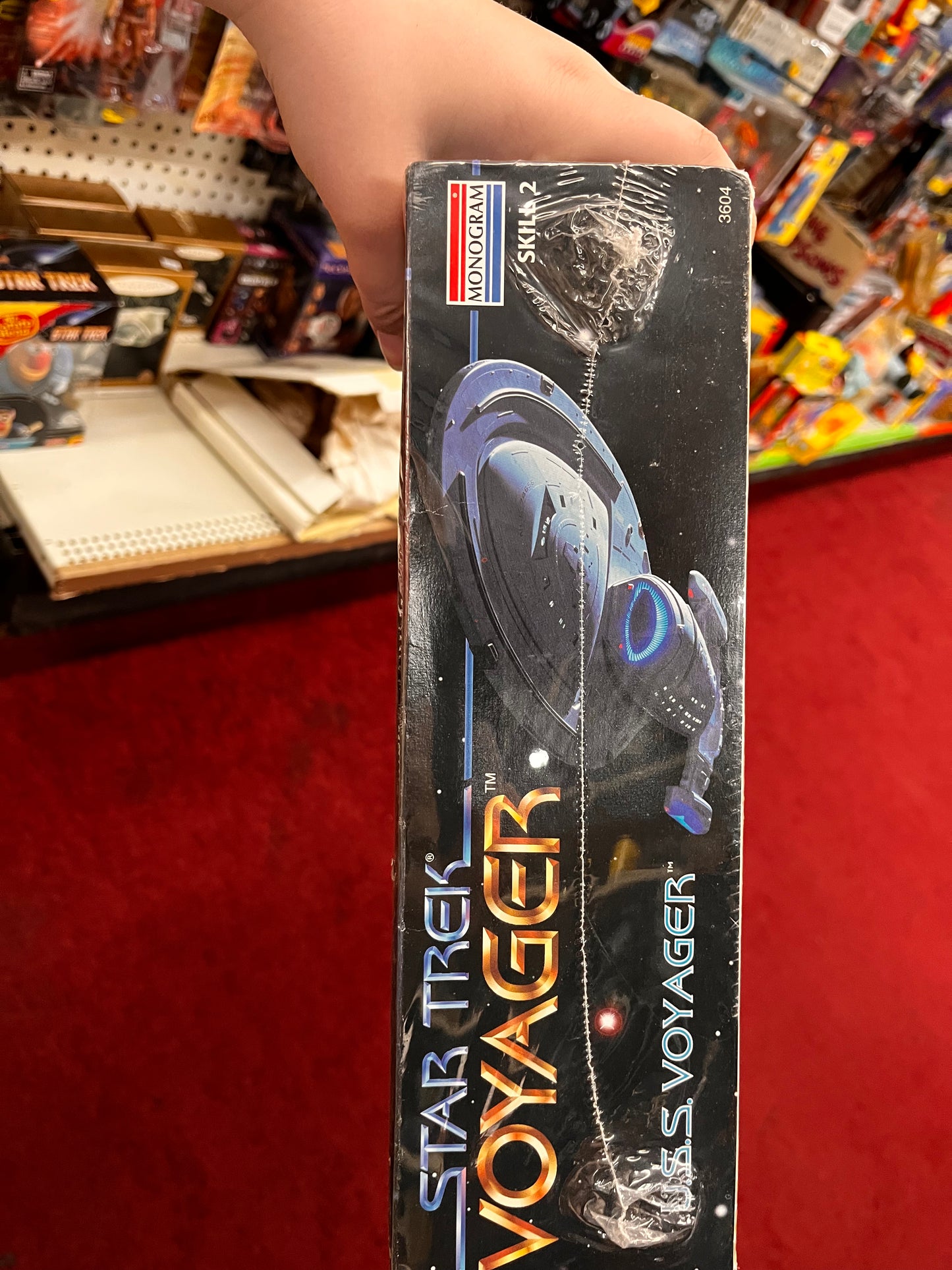 Vintage 1995 Monogram Star Trek Voyager U.S.S Voyager Model Kit 3604
