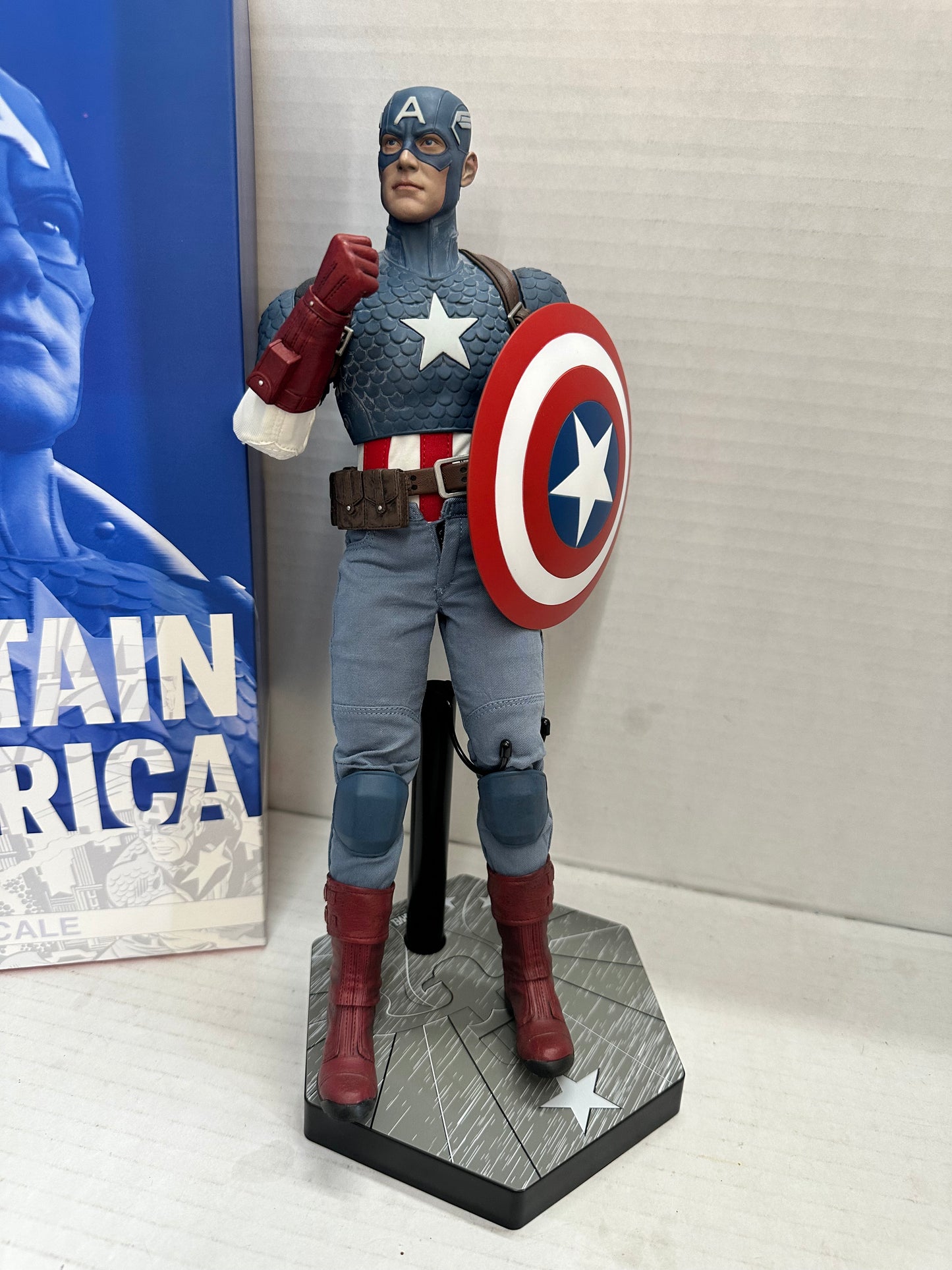 Captain America 1:6 scale Sideshow no. 100171