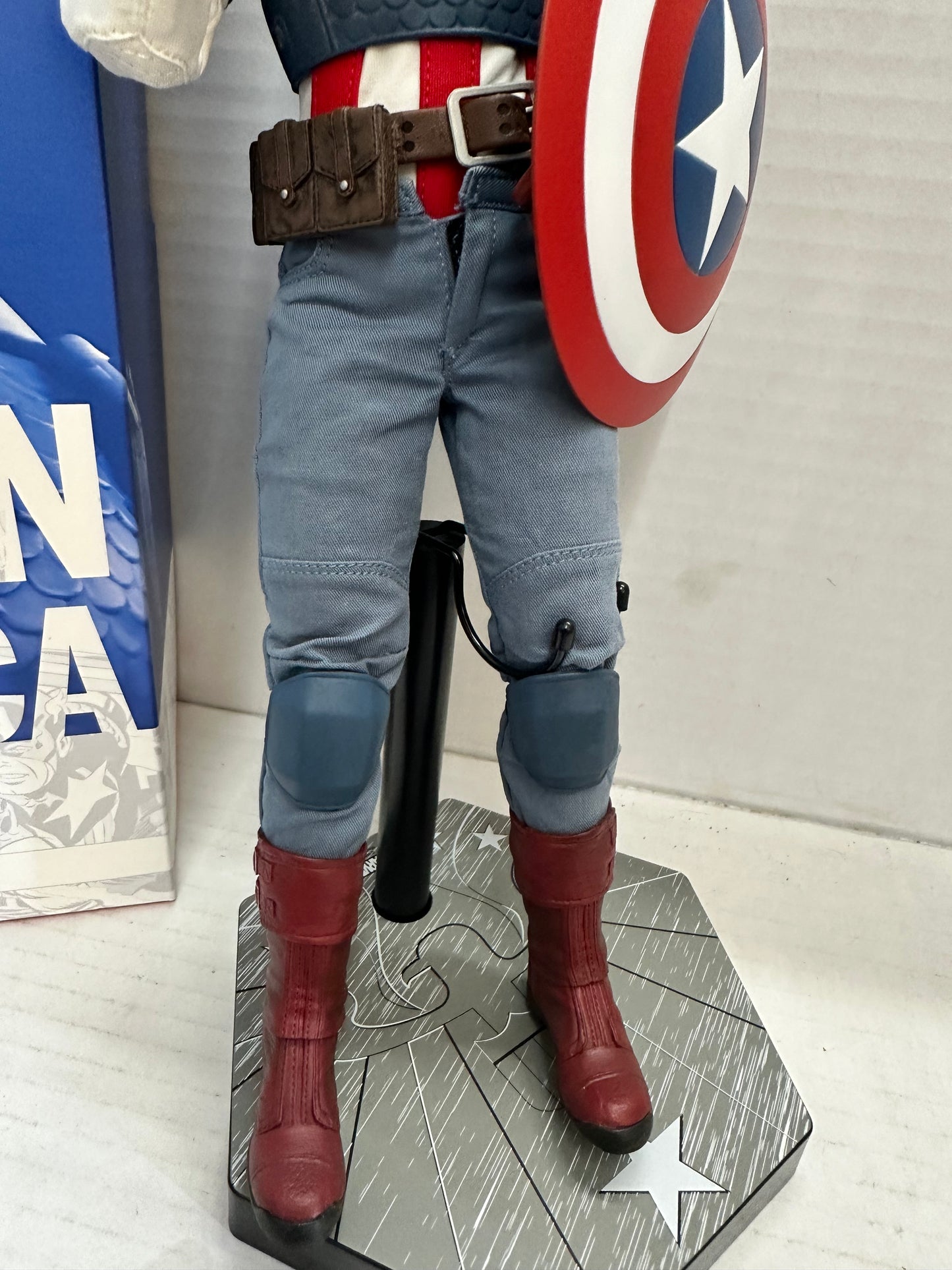 Captain America 1:6 scale Sideshow no. 100171