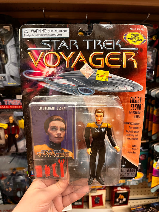 1996 Star Trek Voyager ENSIGN SESHA Cardassian Agent Action Figure Playmates