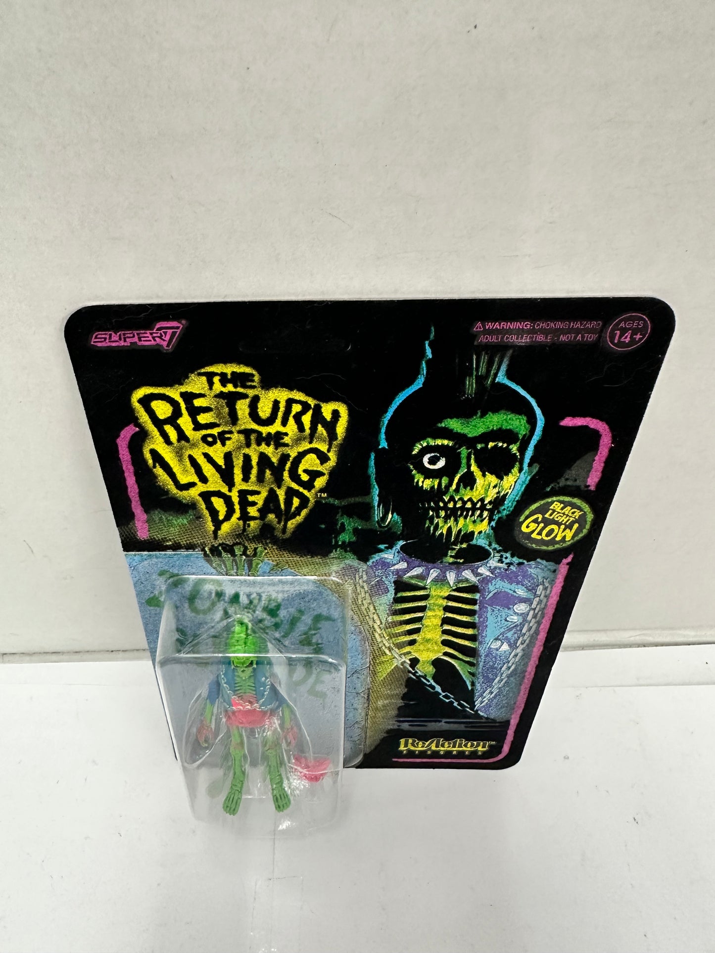 The Return Of The Living Dead Glow In The Dark Zombie Unpunched Flocked Card