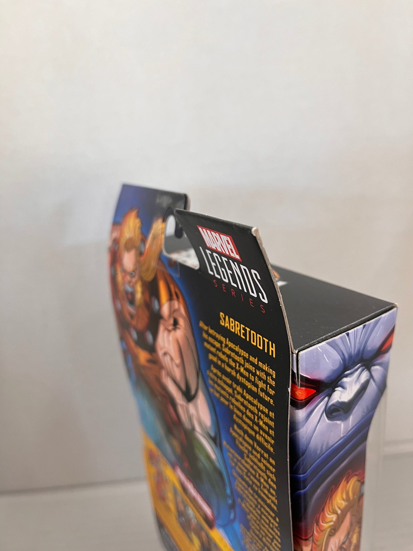 Hasbro Marvel Legends Sabretooth 6'' Figure