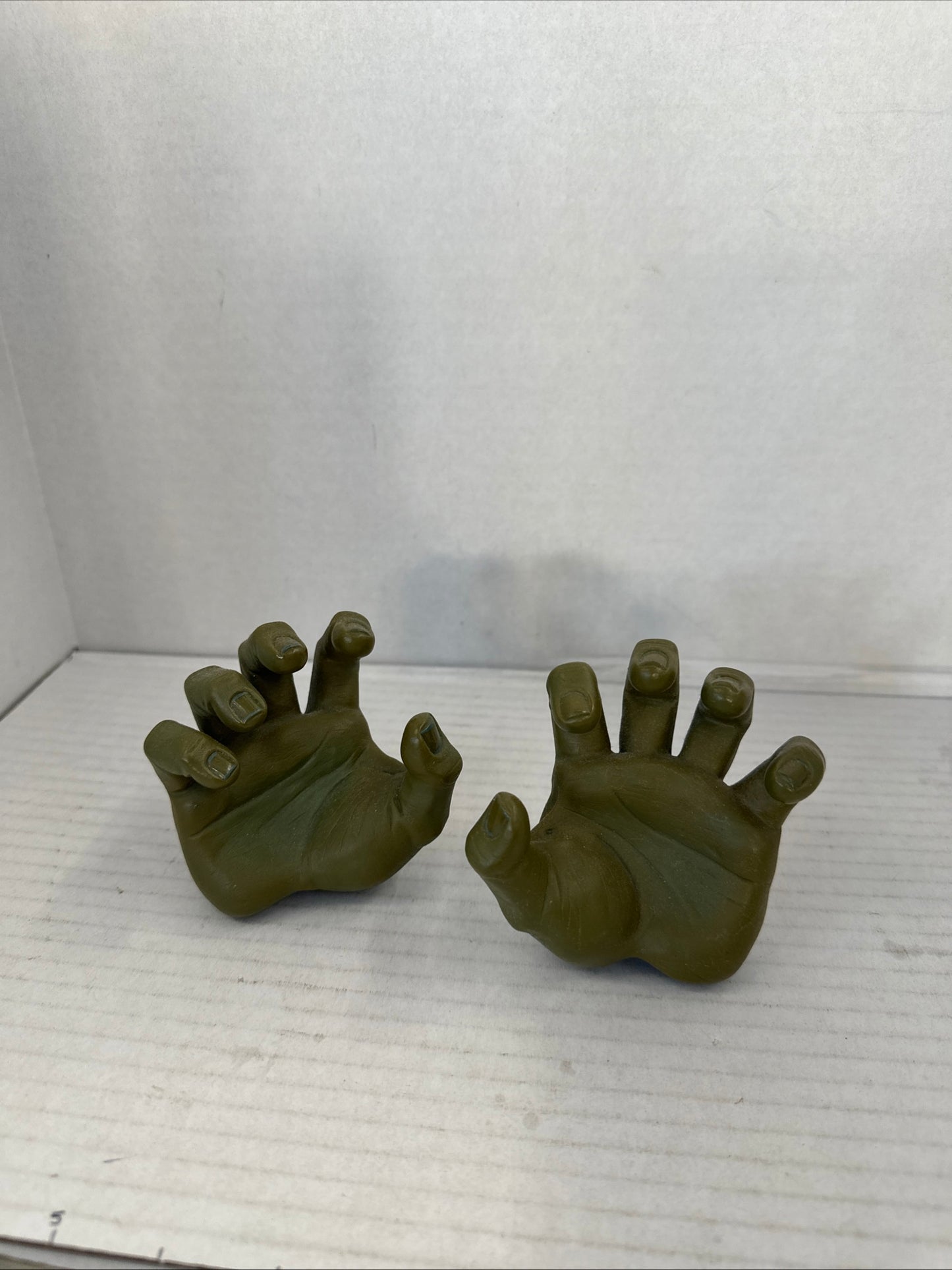 NECA Hulk Alternative Hands 1/4 Scale