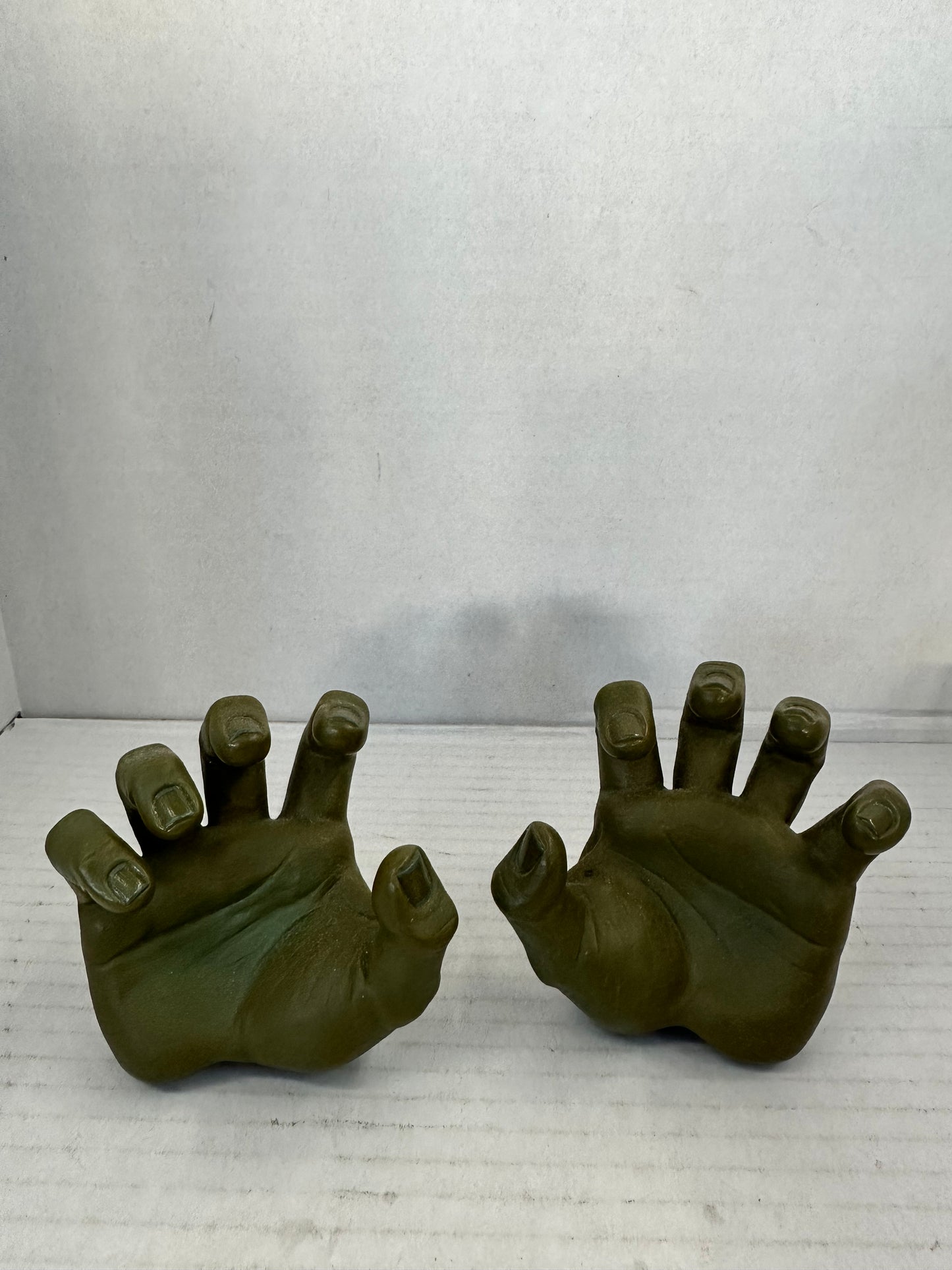 NECA Hulk Alternative Hands 1/4 Scale