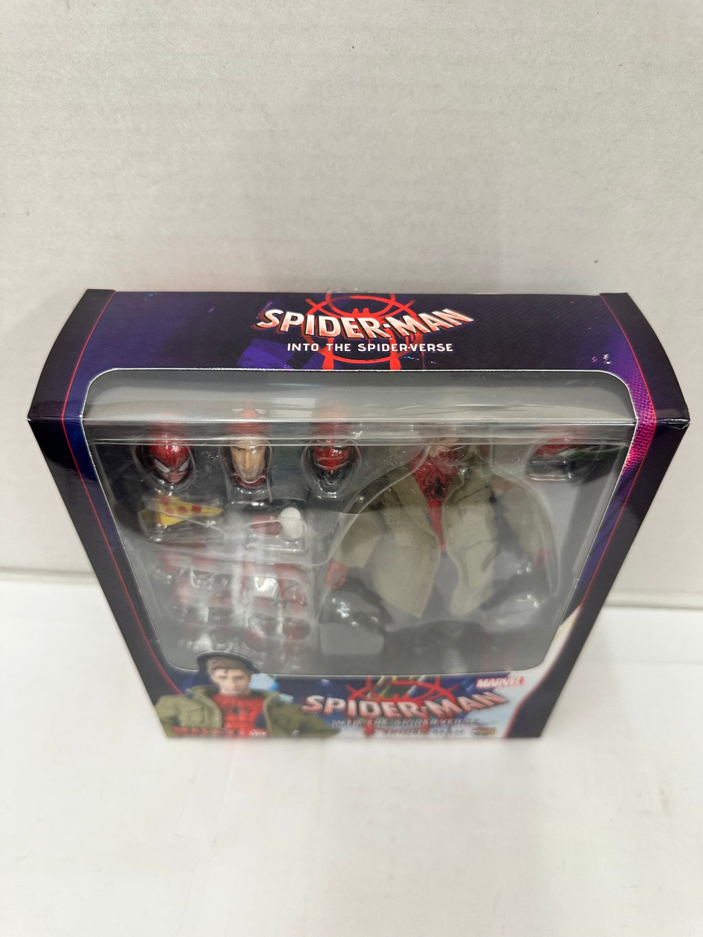 Medicom MAFEX No. 109 Spider-Man Into the Spider-Verse Peter B. Parker