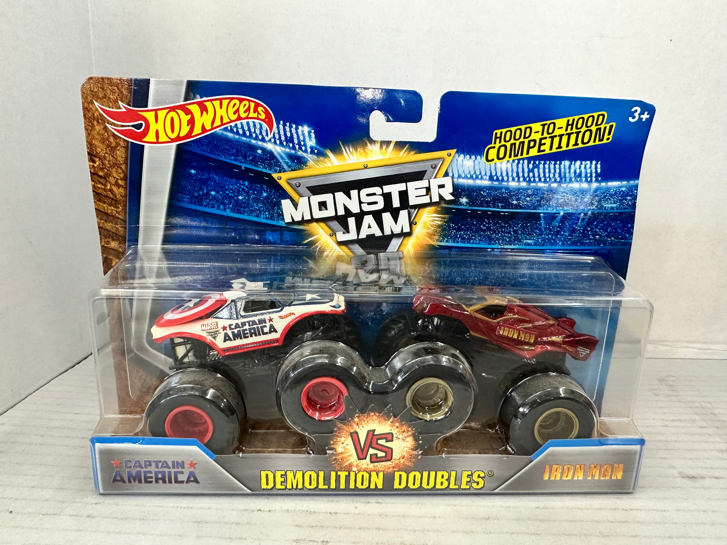 Hot Wheels MONSTER JAM - Demolition Doubles Captain America vs Iron Man