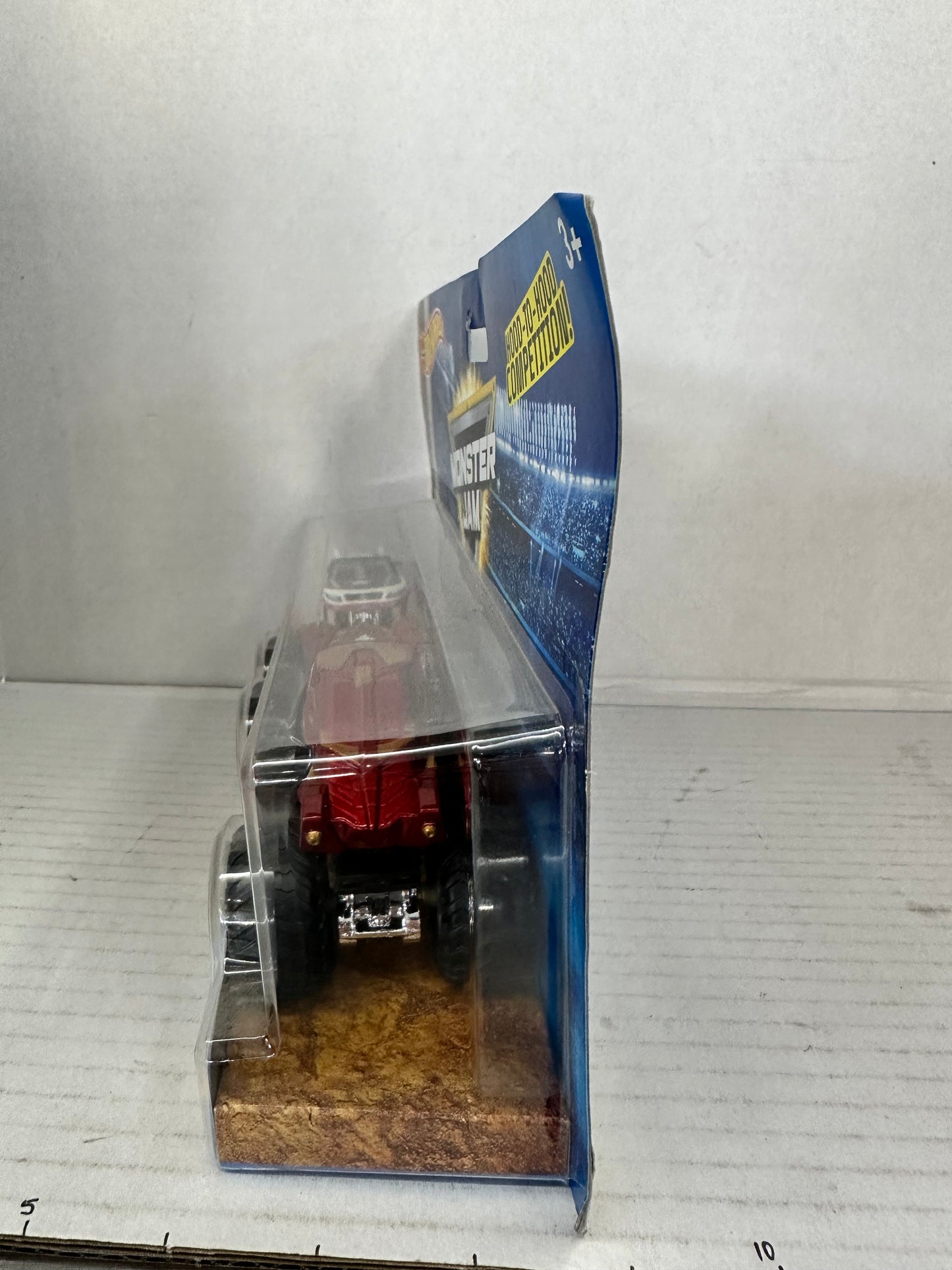 Hot Wheels MONSTER JAM - Demolition Doubles Captain America vs Iron Man