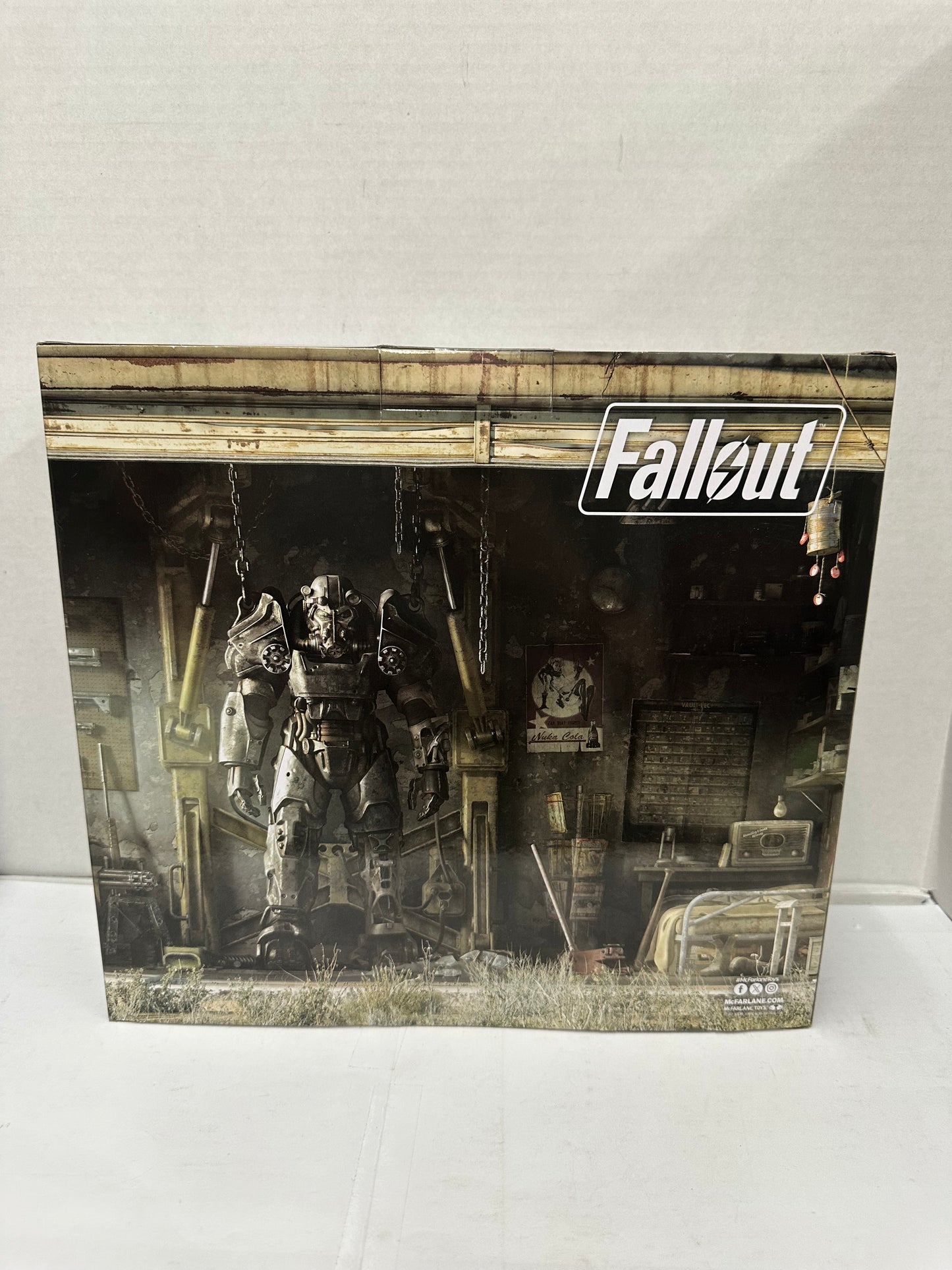 Mcfarlane Toys Fallout T-60 Vault Tec Power Armor and Sole Survivor Figure set