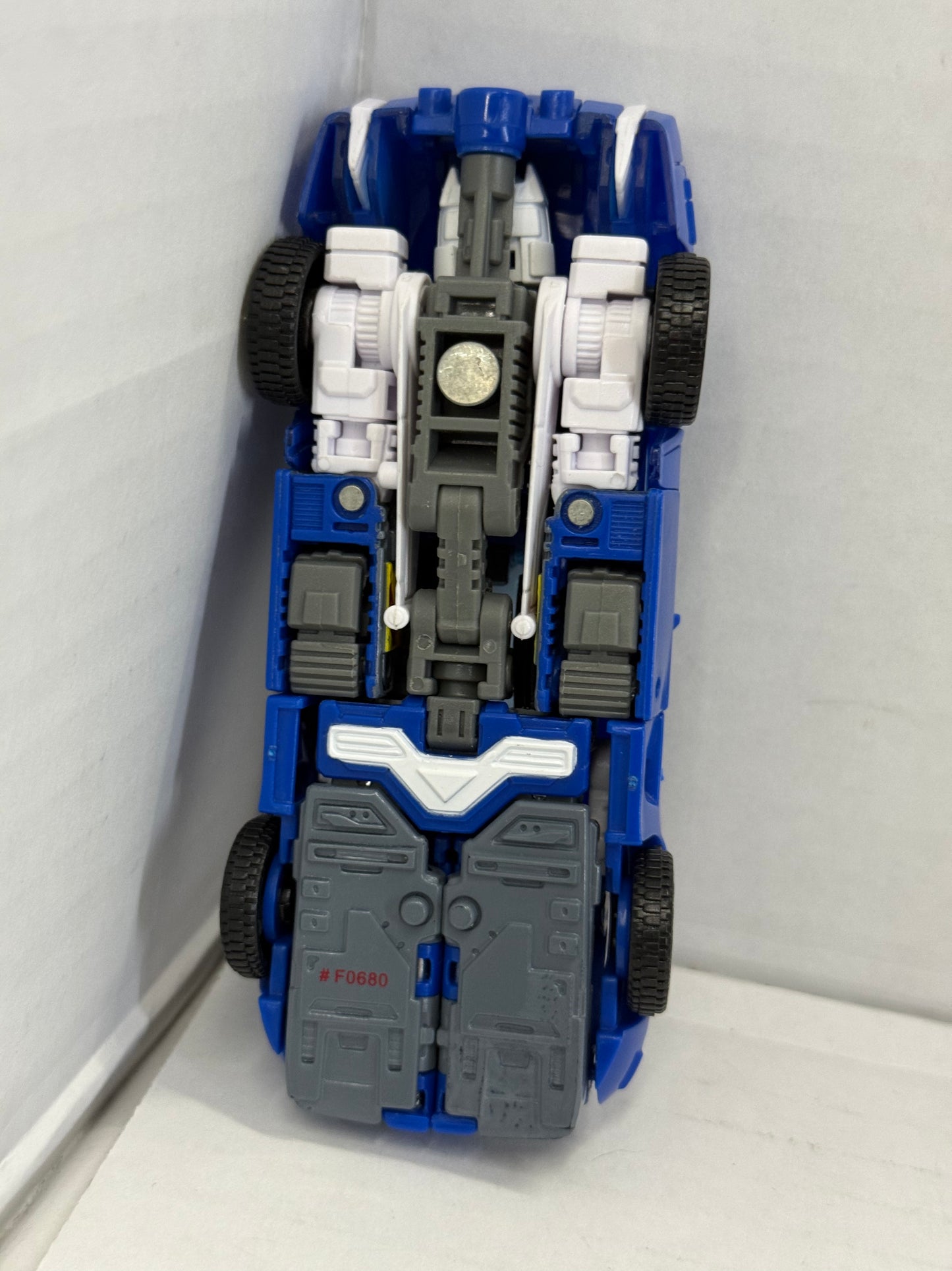Transformers Kingdom TRACKS Deluxe War For Cybertron Siege Action Figure