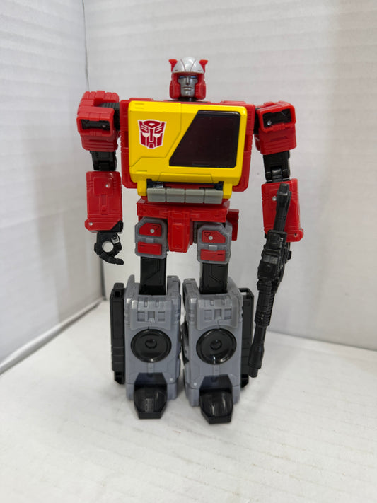 Transformers Legacy Kingdom War for Cybertron Blaster Voyager generation
