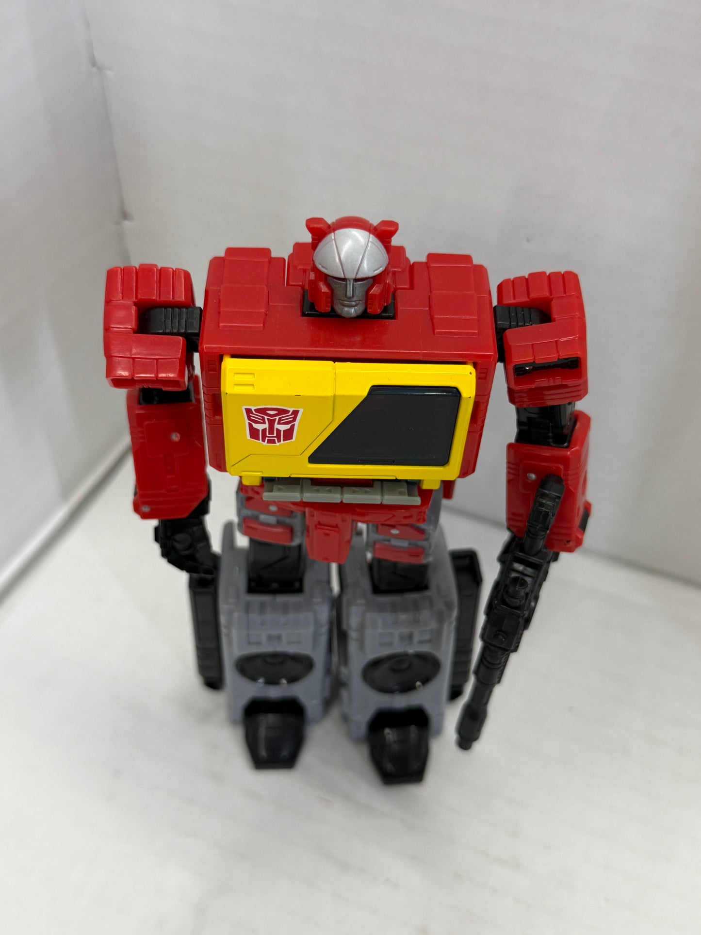 Transformers Legacy Kingdom War for Cybertron Blaster Voyager generation