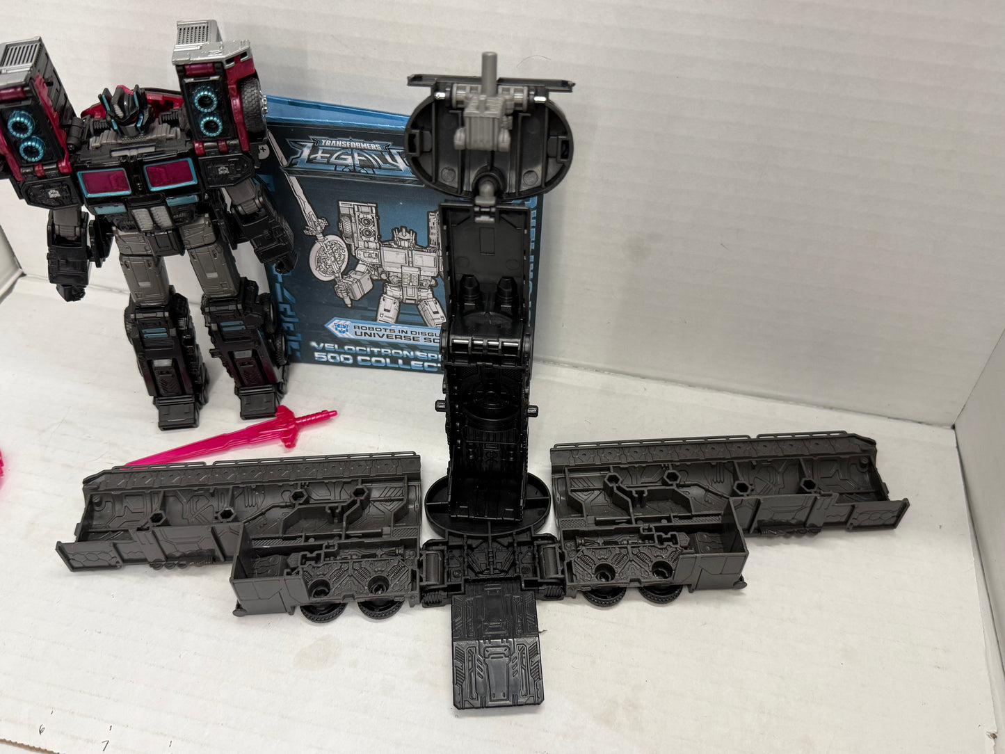 Hasbro Transformers: Legacy United Robots In Disguise 2000 Scourge COMPLETE