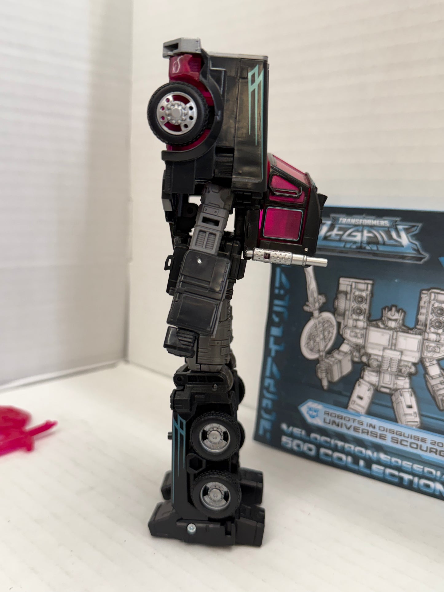 Hasbro Transformers: Legacy United Robots In Disguise 2000 Scourge COMPLETE