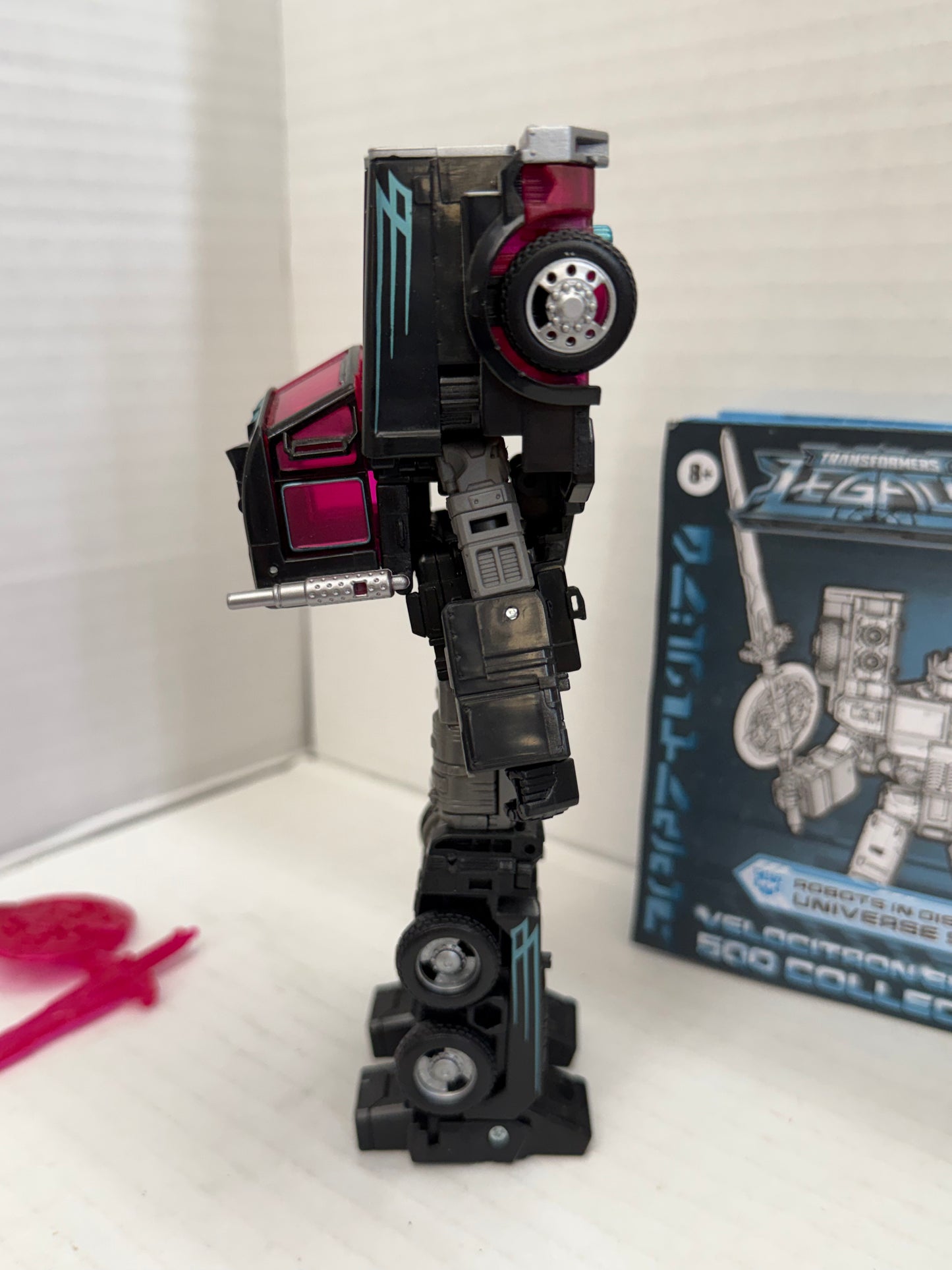 Hasbro Transformers: Legacy United Robots In Disguise 2000 Scourge COMPLETE