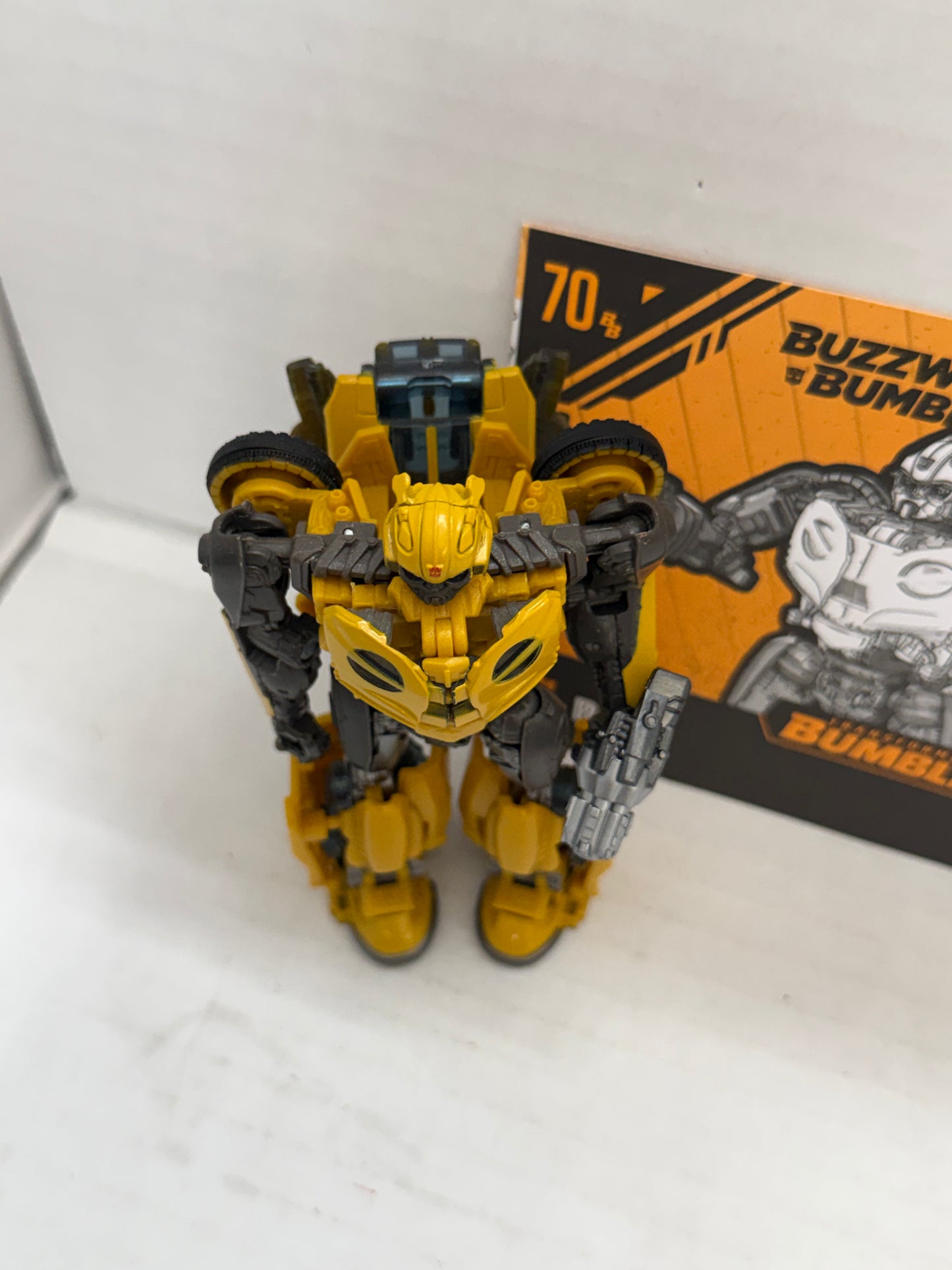 Transformers B-127 Studio Series 70BB Buzzworthy Bumblebee Figure Complete