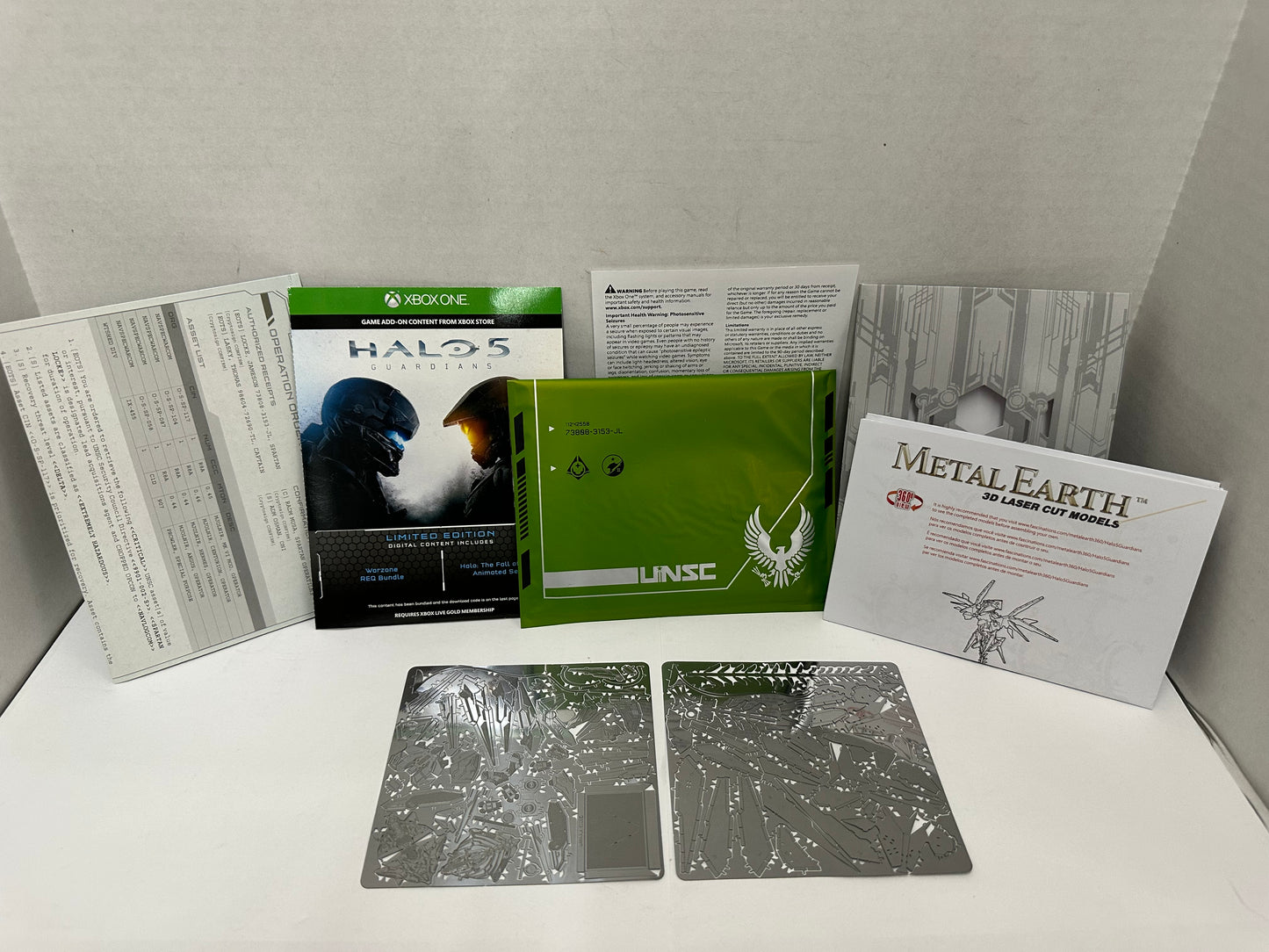 Halo 5: Guardians Limited Edition (Xbox One) SteelBook Collector's Set w Inserts
