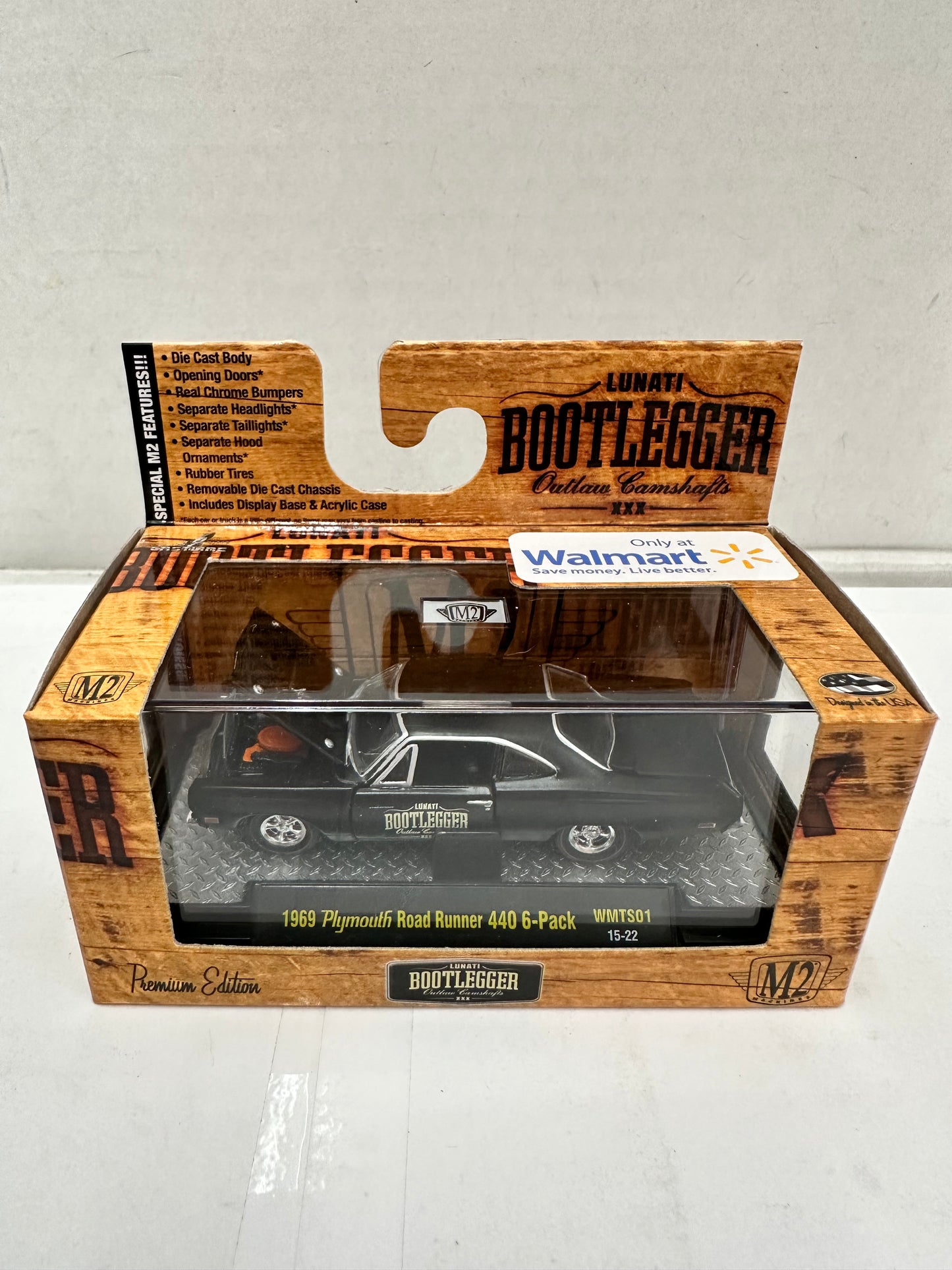 M2 Machines Bootlegger 1969 Plymouth Road Runner 440 6-Pack WMTS01 CI6