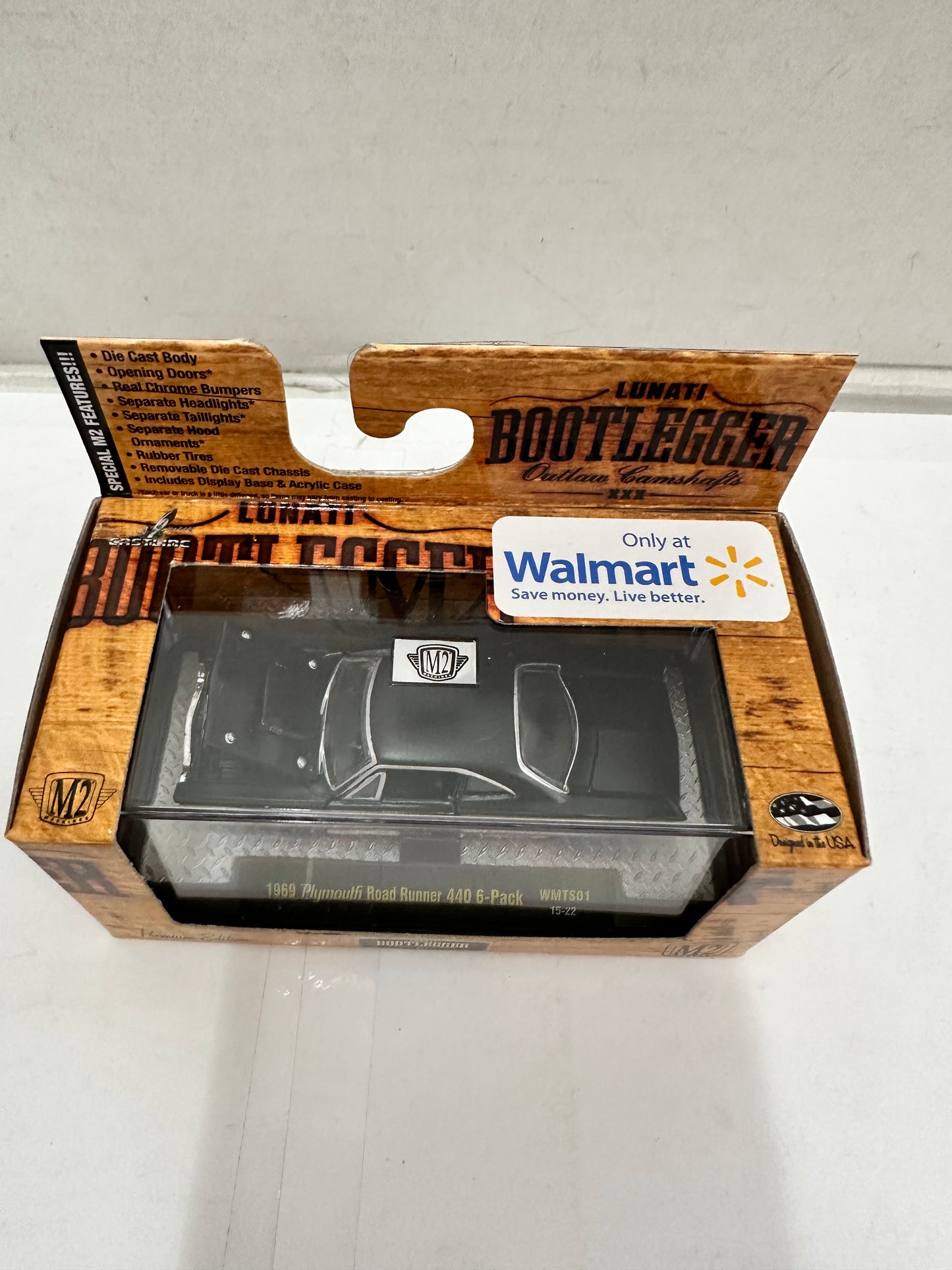 M2 Machines Bootlegger 1969 Plymouth Road Runner 440 6-Pack WMTS01 CI6