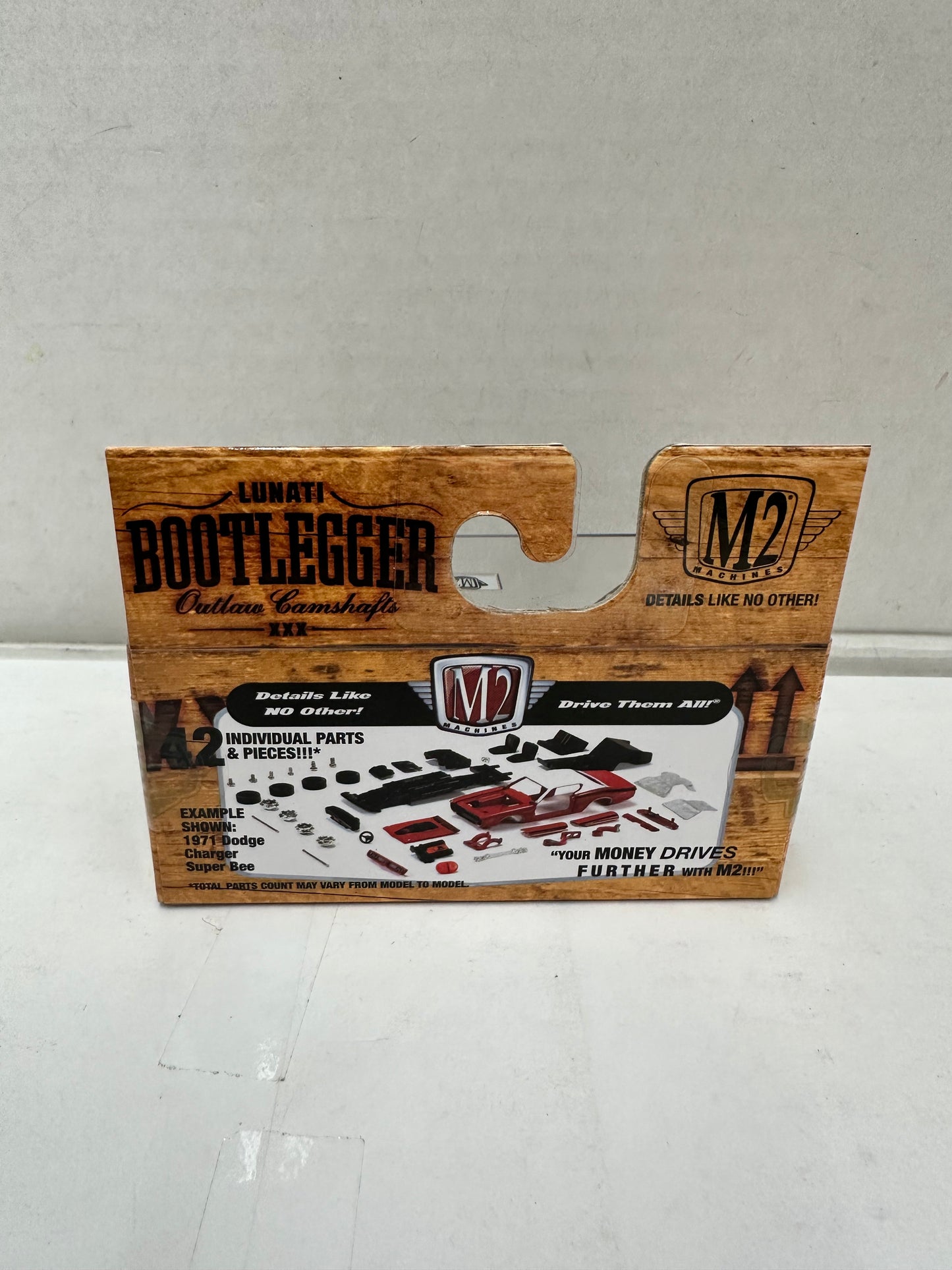 M2 Machines Bootlegger 1969 Plymouth Road Runner 440 6-Pack WMTS01 CI6
