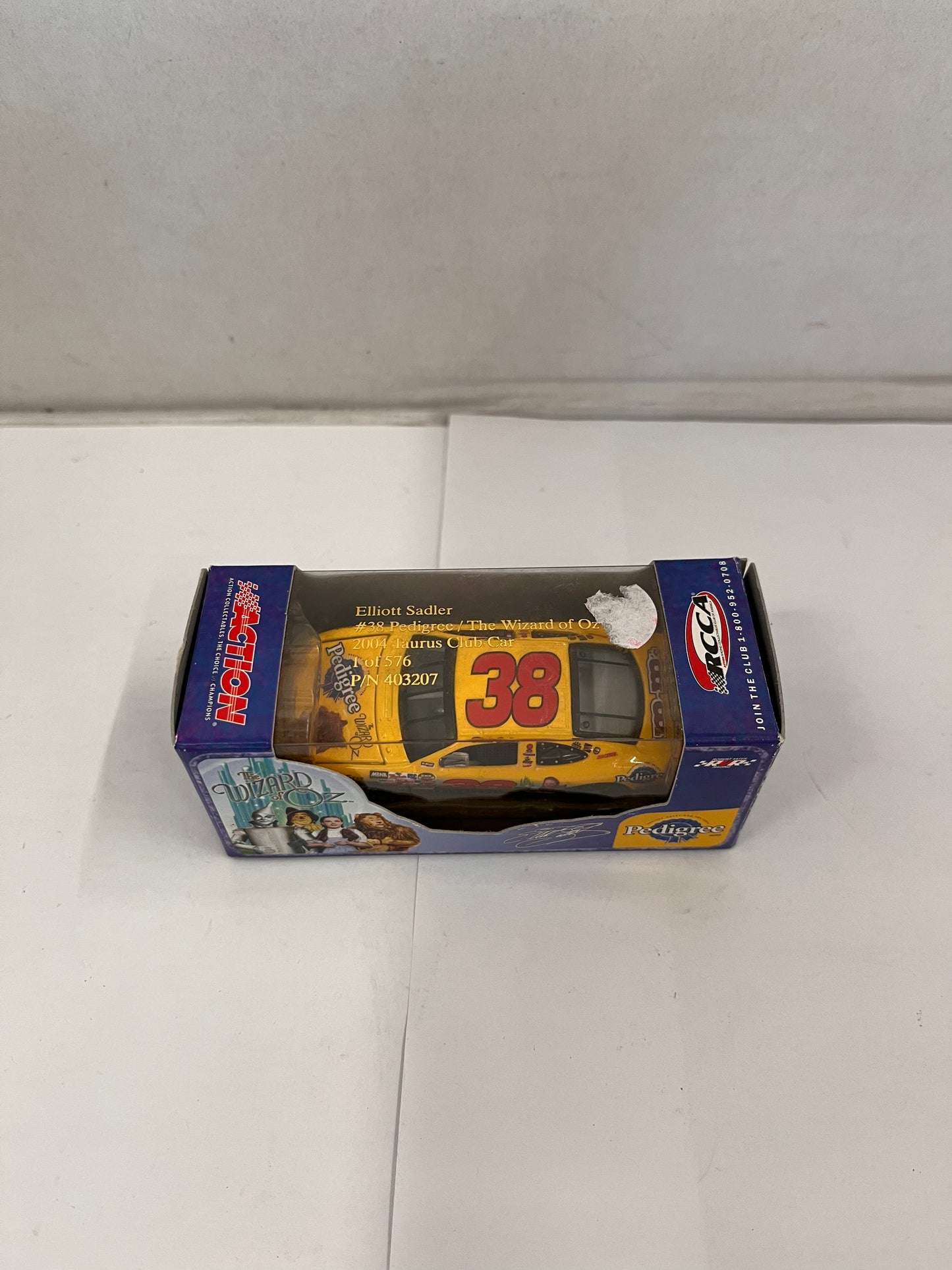 Elliott Sadler #38 Pedigree / The Wizard of OZ 2004 1:64 Nascar Diecast
