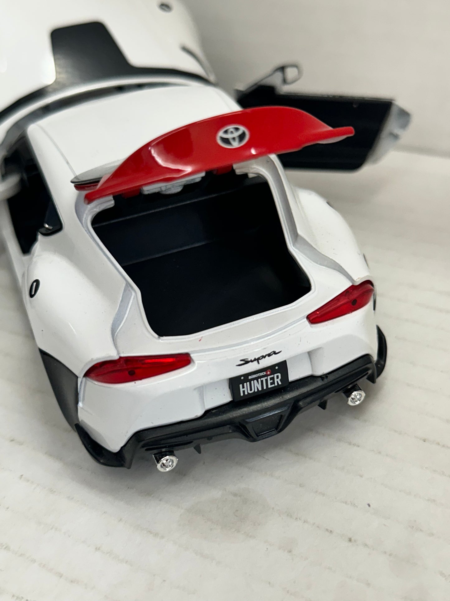 JADA 2020 TOYOTA SUPRA WHITE ROBOTECH 1/24 DIECAST 33685