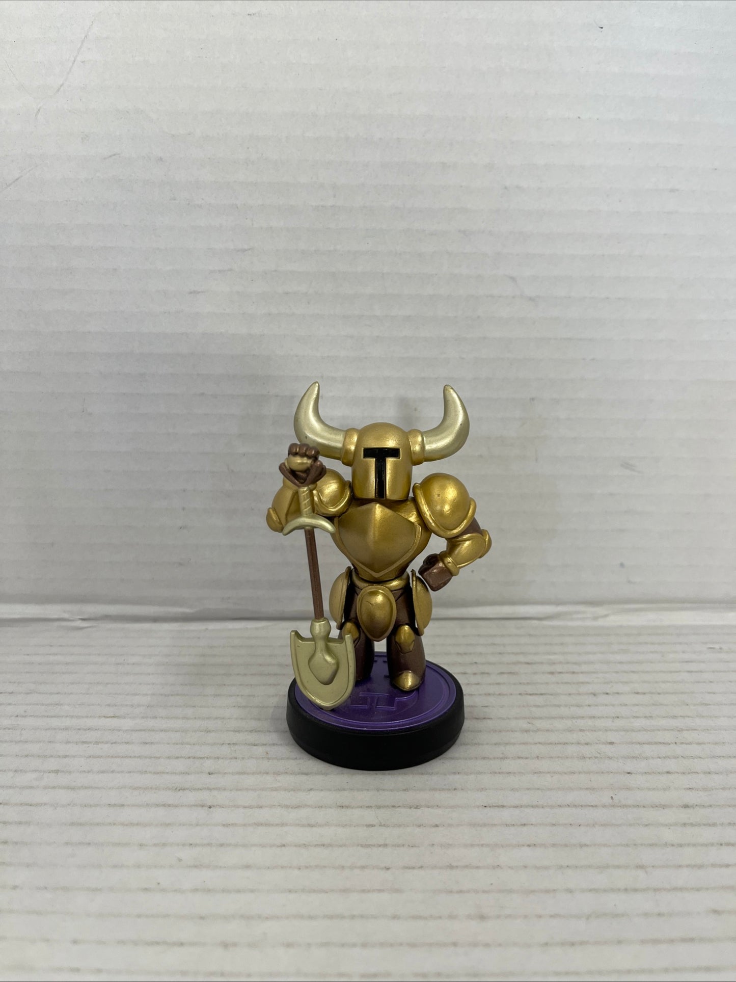 Shovel Knight Special Edition Gold Armor Collectible Amiibo Figurine