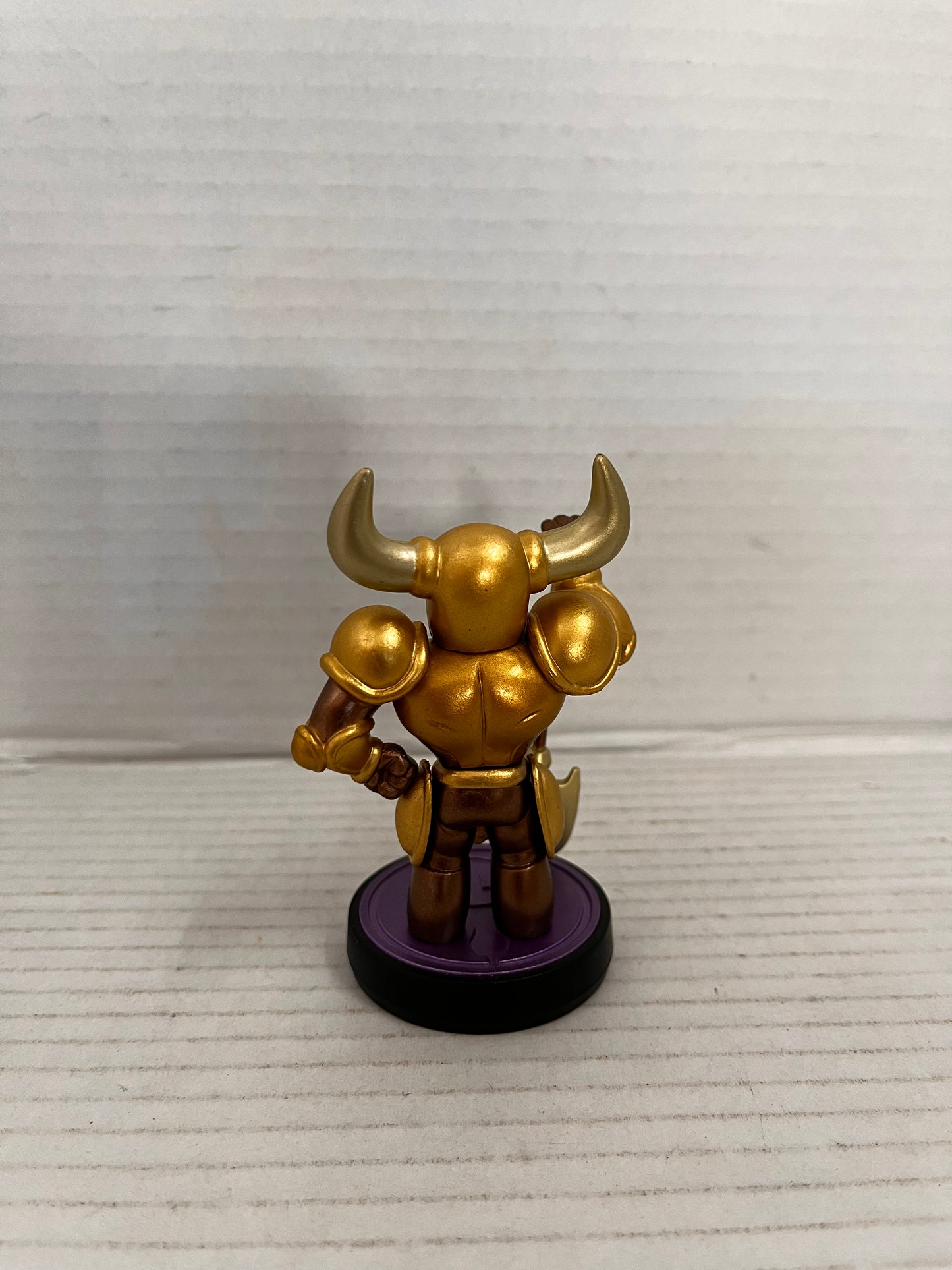 Shovel Knight Special Edition Gold Armor Collectible Amiibo Figurine