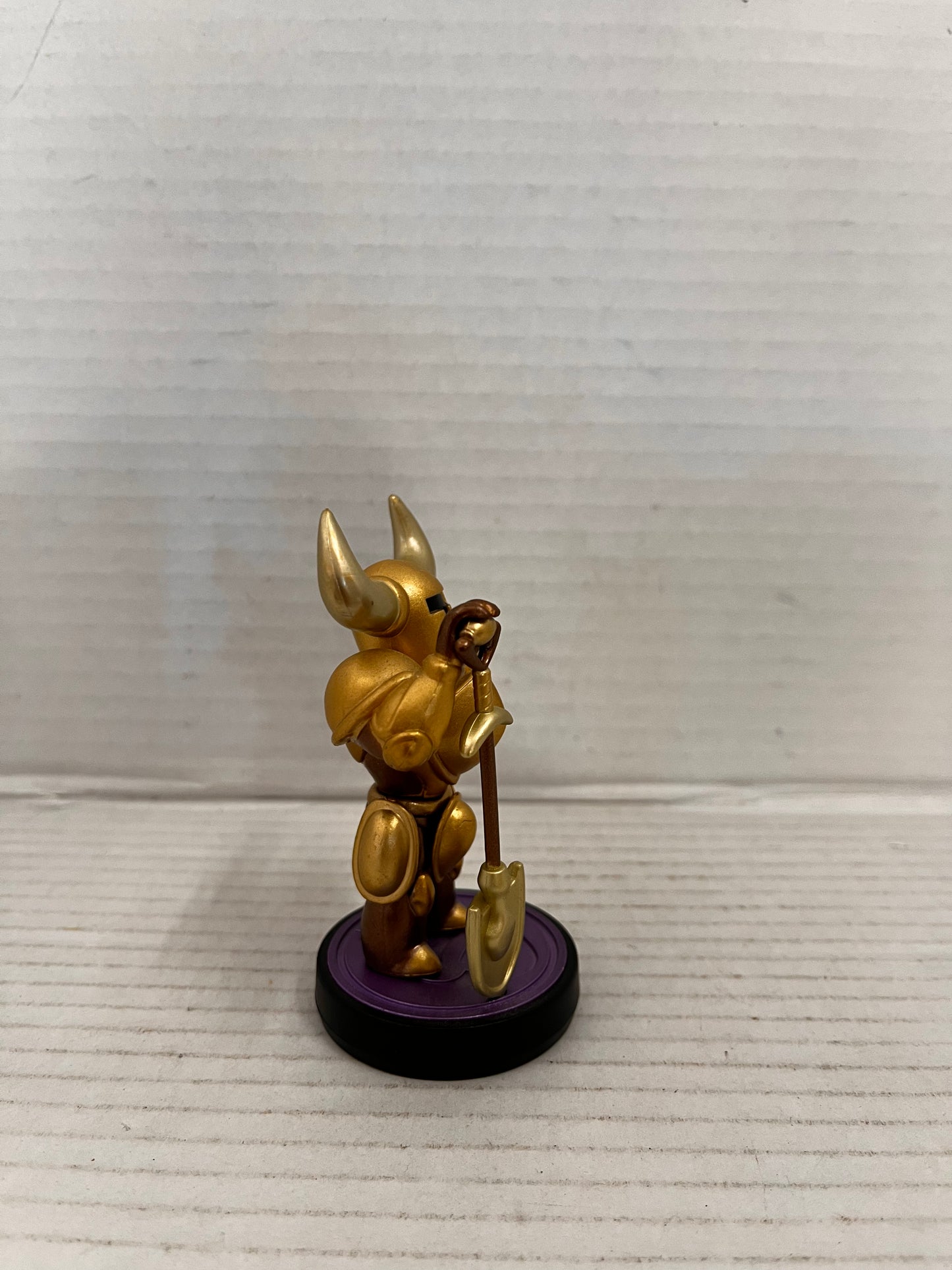 Shovel Knight Special Edition Gold Armor Collectible Amiibo Figurine