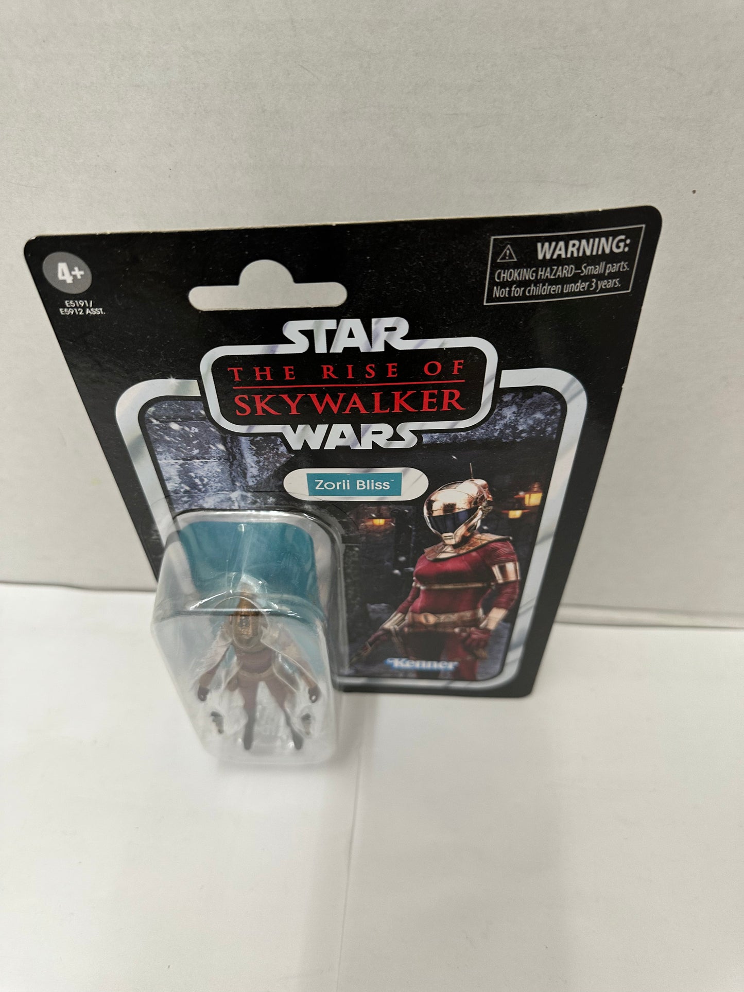 Hasbro Star Wars: The Vintage Collection - Zorii Bliss Action Figure