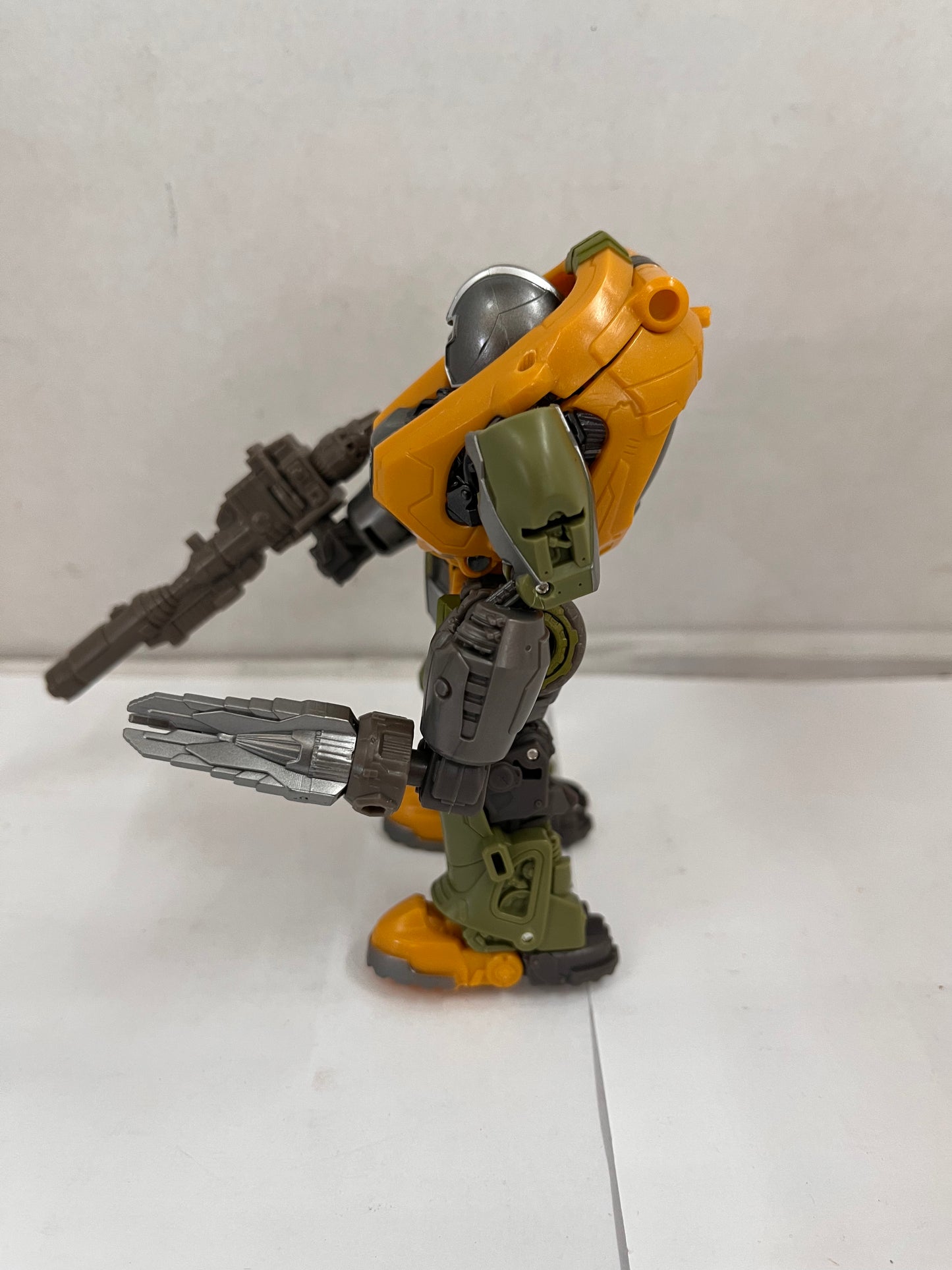 Transformers Brawn Complete SS-80 Studio Series Deluxe Class