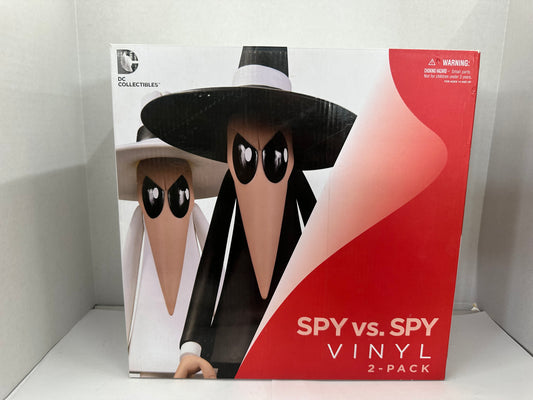 MAD 2012 Spy vs Spy  9” Vinyl Figures DC Collectibles w/ Accessories & Box